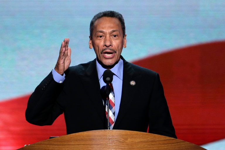 Obama taps Tom Wheeler for FCC, Rep. Mel Watt for housing post