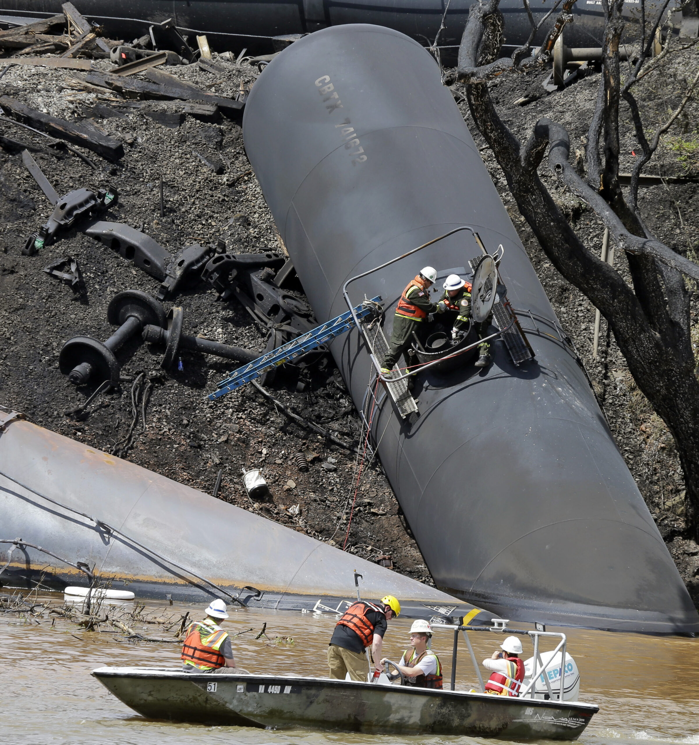 States balk at keeping oil-train info from public
