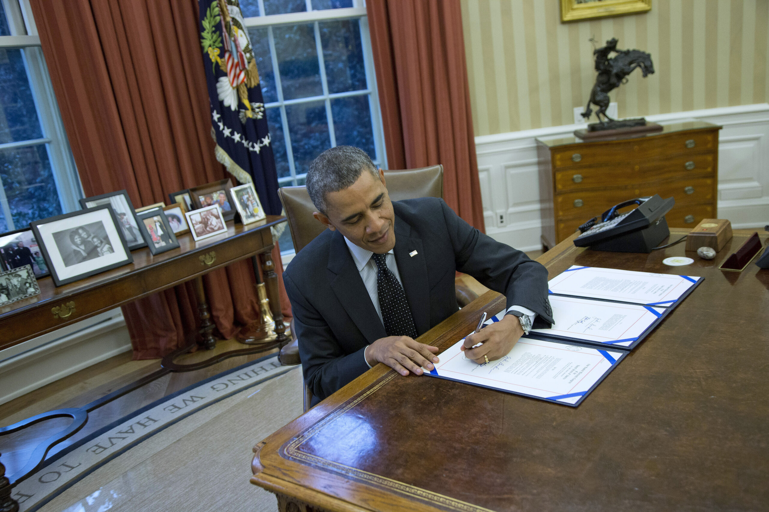 White House urging Democrats to focus on economy