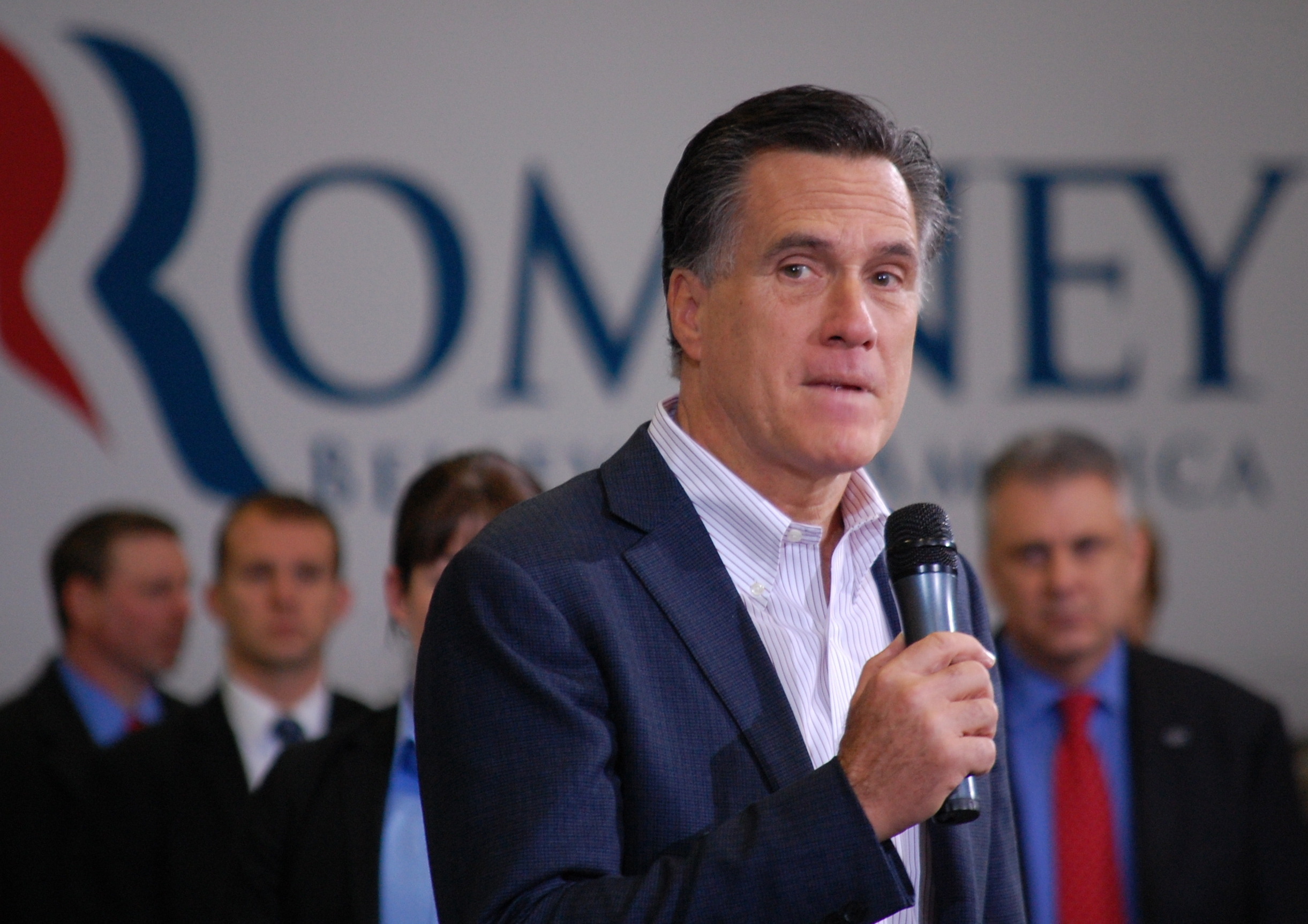Romney targets blue-collar workers in Ohio