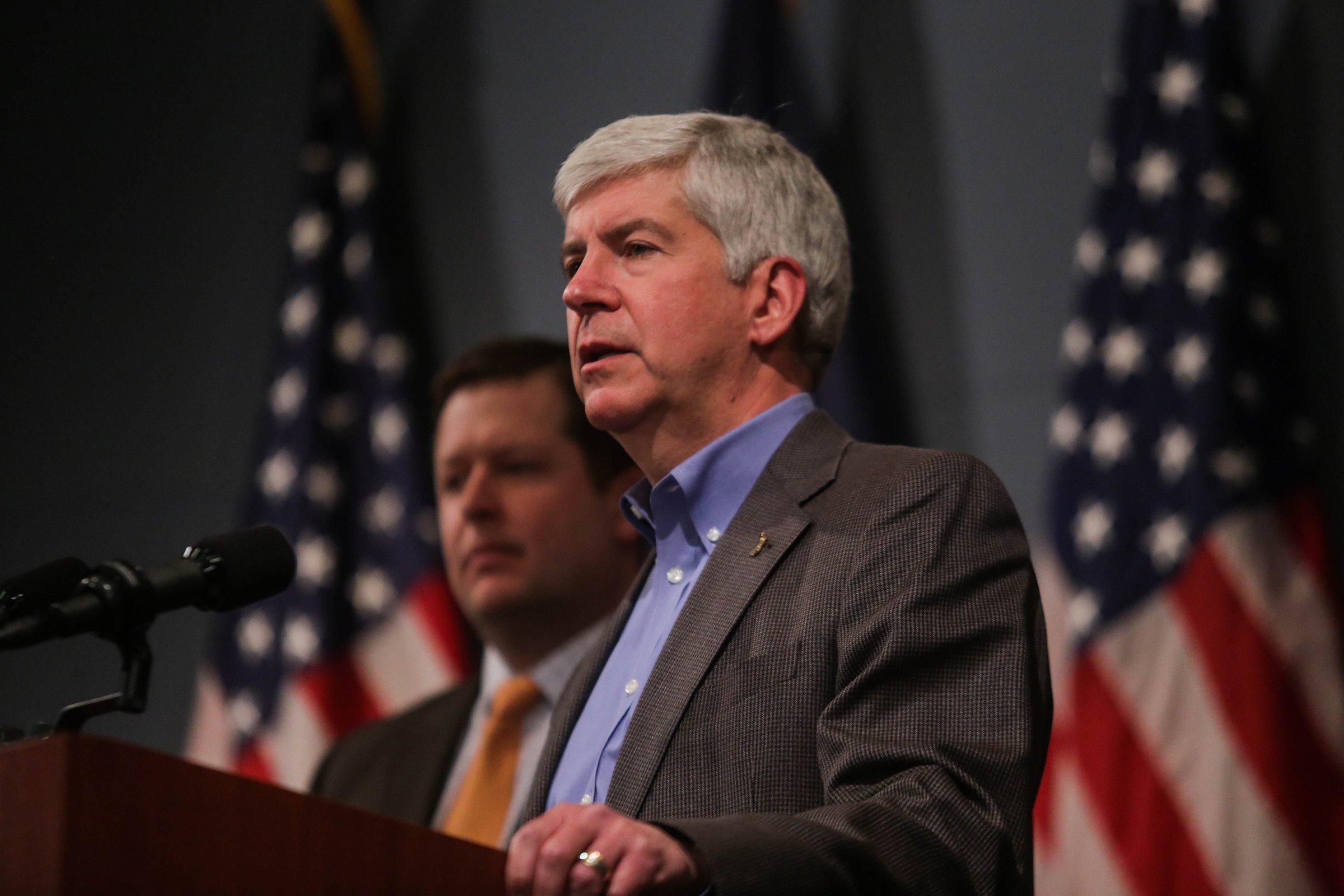 Governor backs plan to give bankrupt Detroit $350M