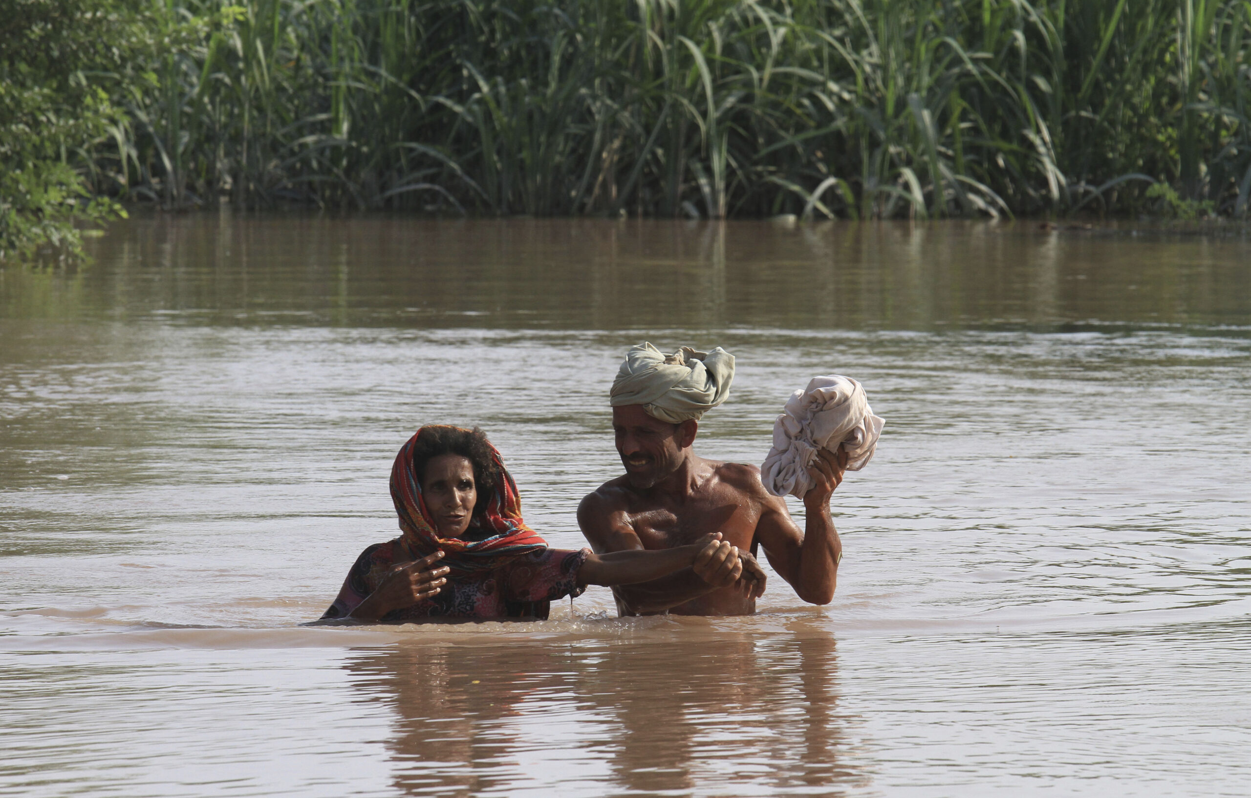Pakistani troops expand rescue in flood-hit areas