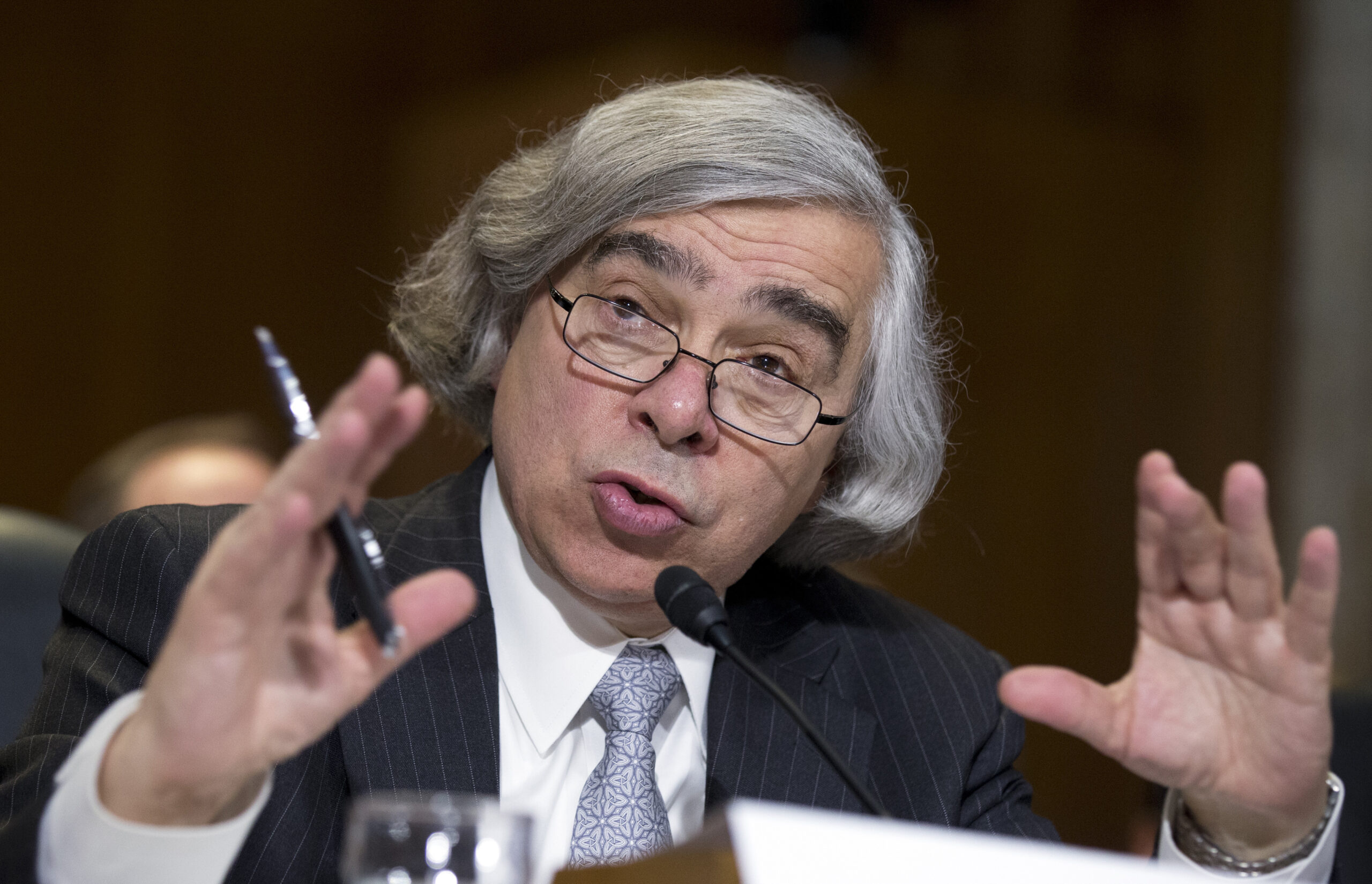 The ‘wacky scientist’ Ernest Moniz brings his unusual style to Energy Department