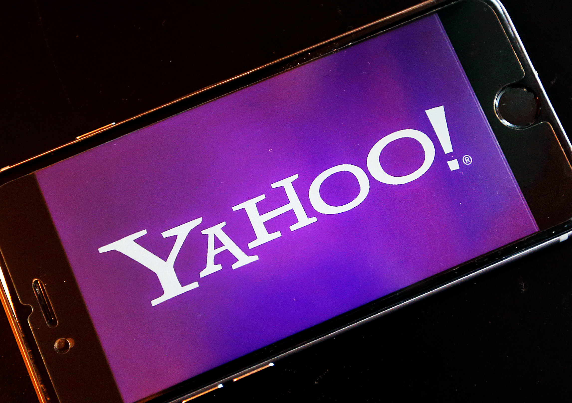 White House confirms FBI investigating massive Yahoo hack