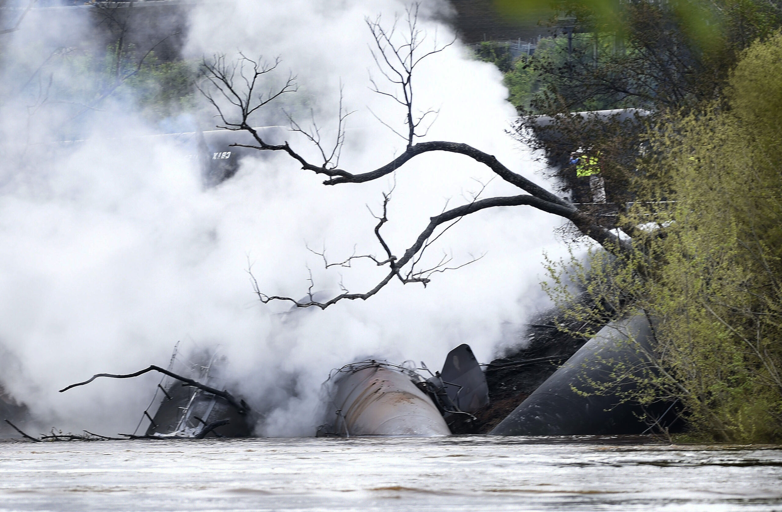 Oil-train wreck brings demands for more regulation