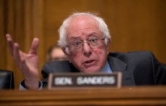 Sanders applauds ruling to temporarily stop Trump’s immigration order