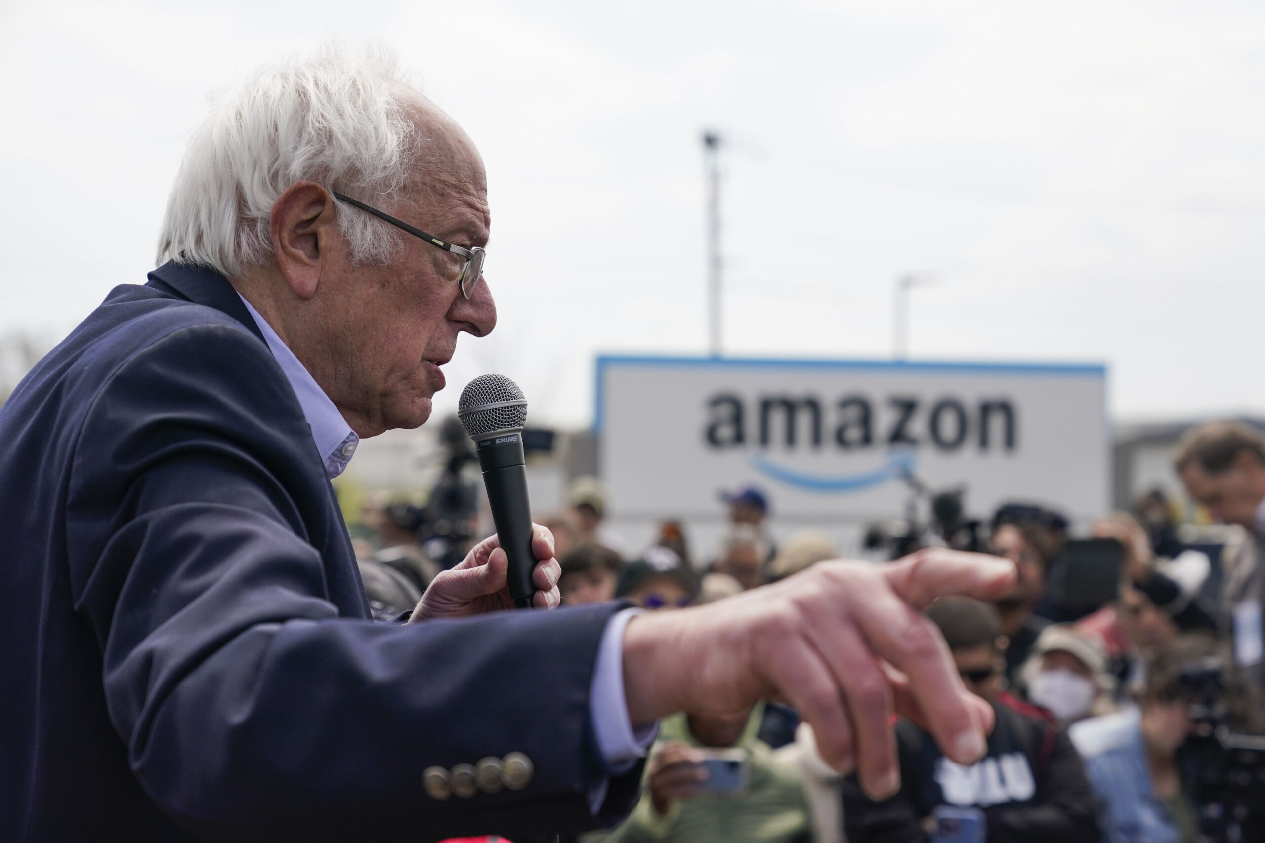 Amazon union loses vote at second New York facility despite Biden and Sanders support