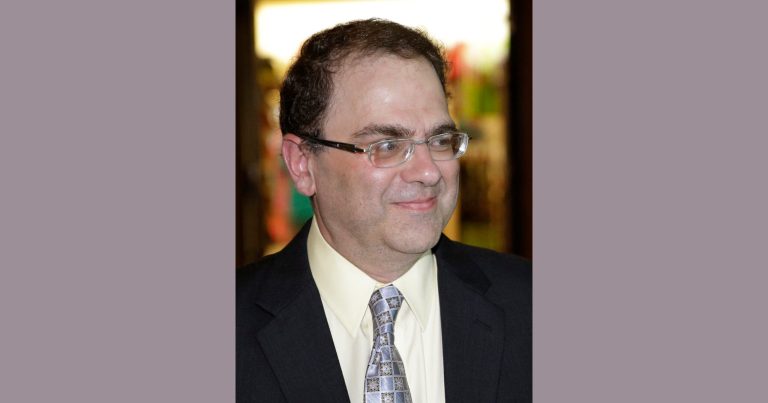 Ending the Federal Reserve's quantitative easing program while inflation remains low threatens the central bank's credibility, Narayana Kocherlakota said Friday in an explanation of his 