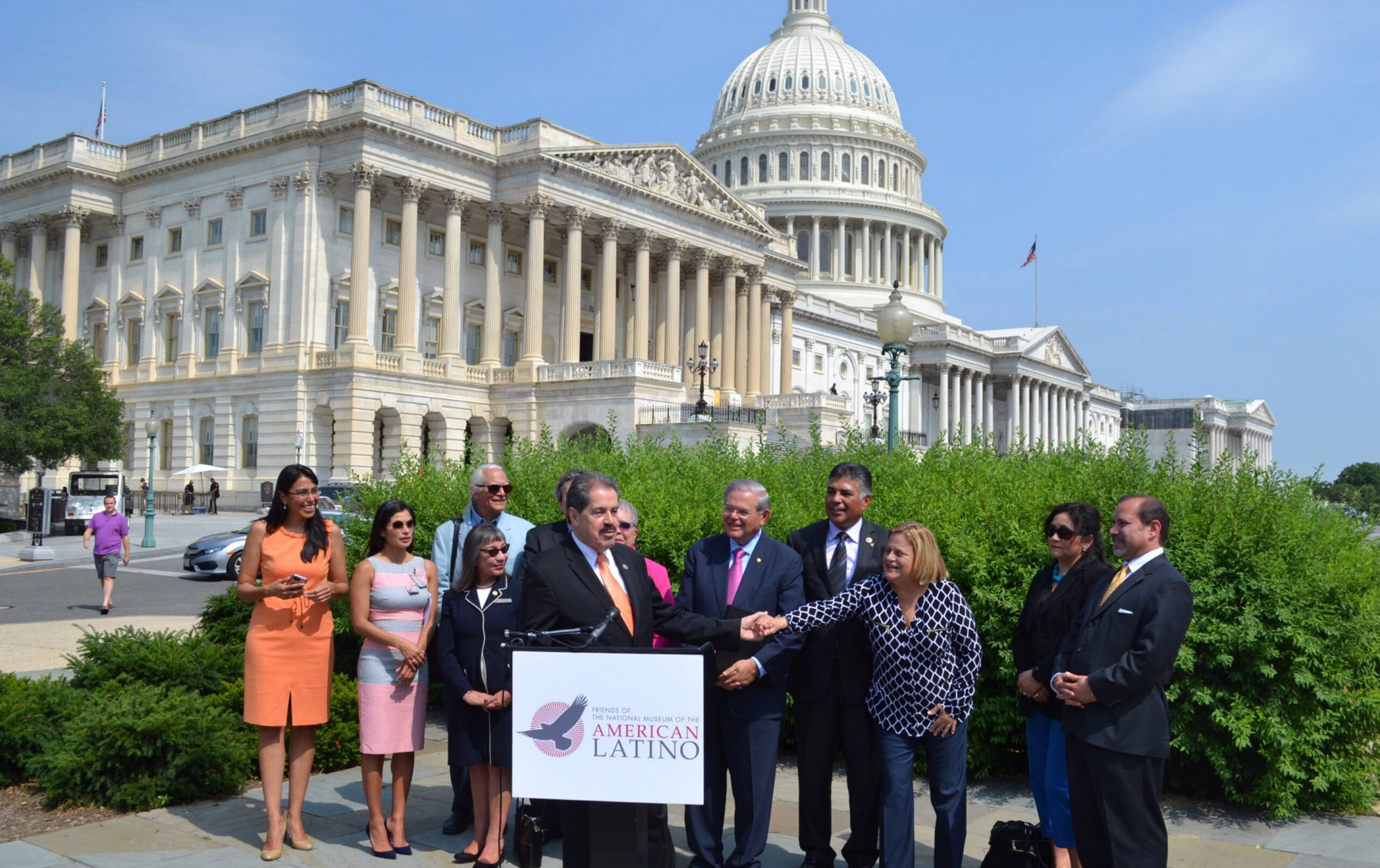 Hispanic lawmakers introduce bill to create Latino American museum