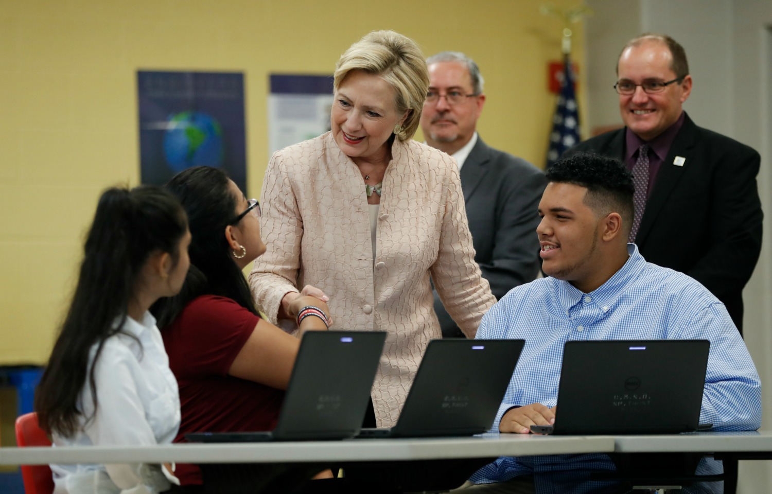 Dem. calls on Clinton to match Trump on school choice