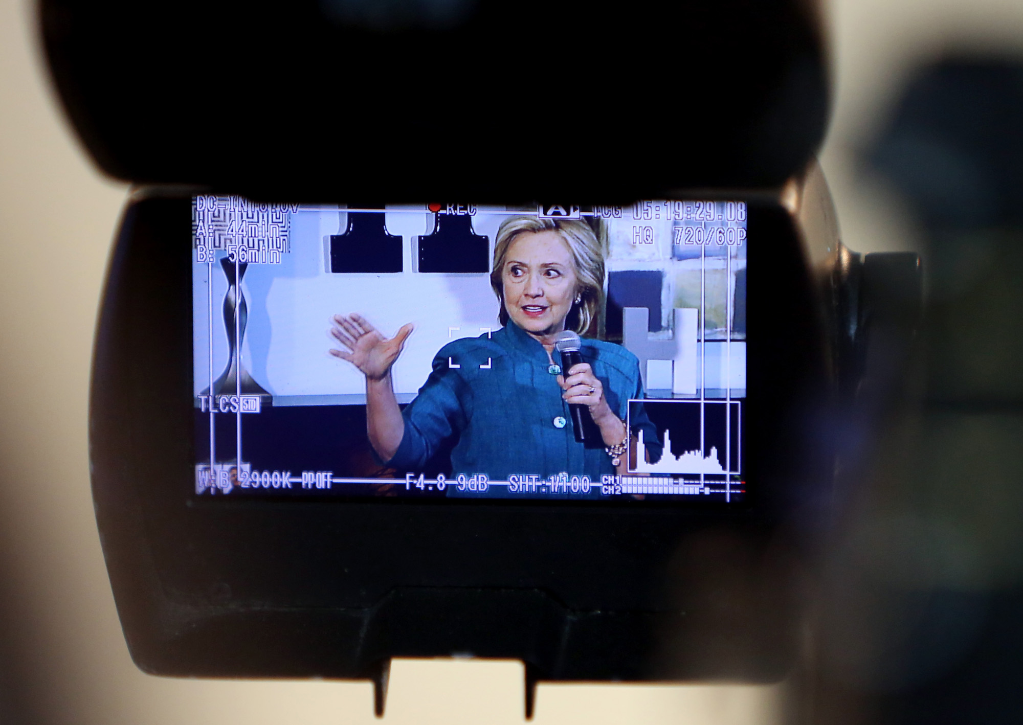 Clinton boots critical reporter out of NH press pool events