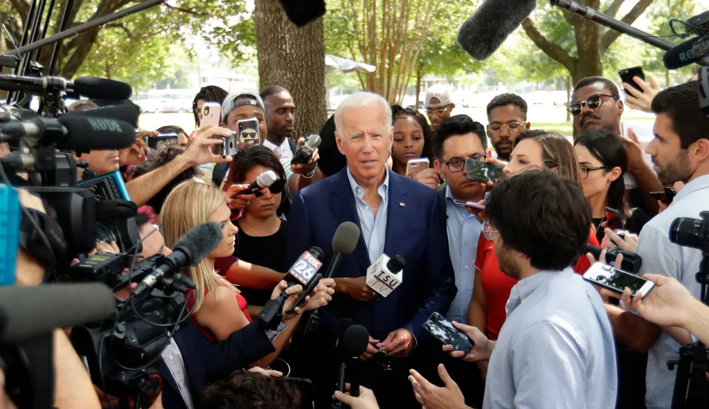 Voters ‘troubled’ by political division, want compromise: Poll