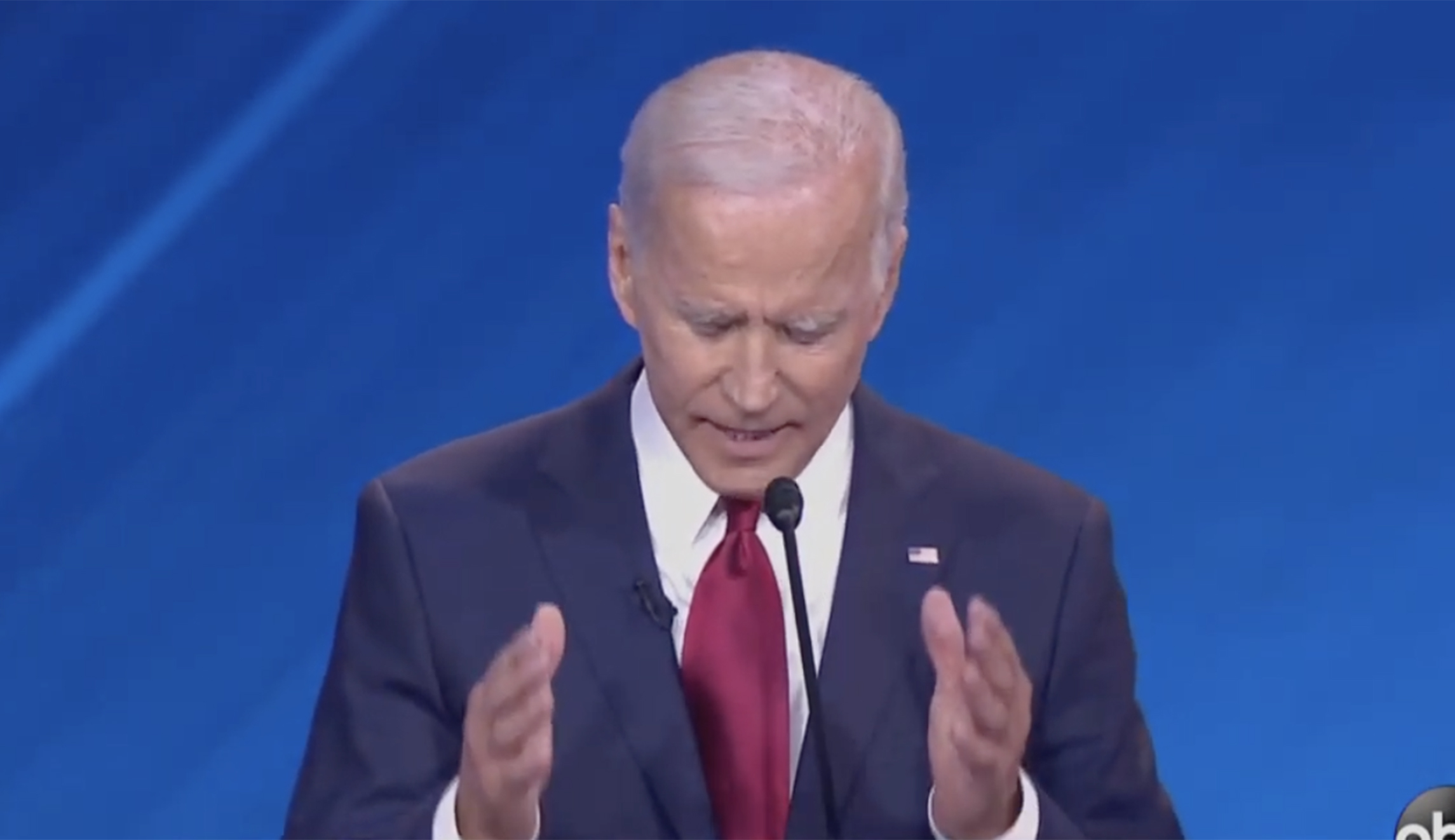 Biden relies on notes during opening Democratic debate statement