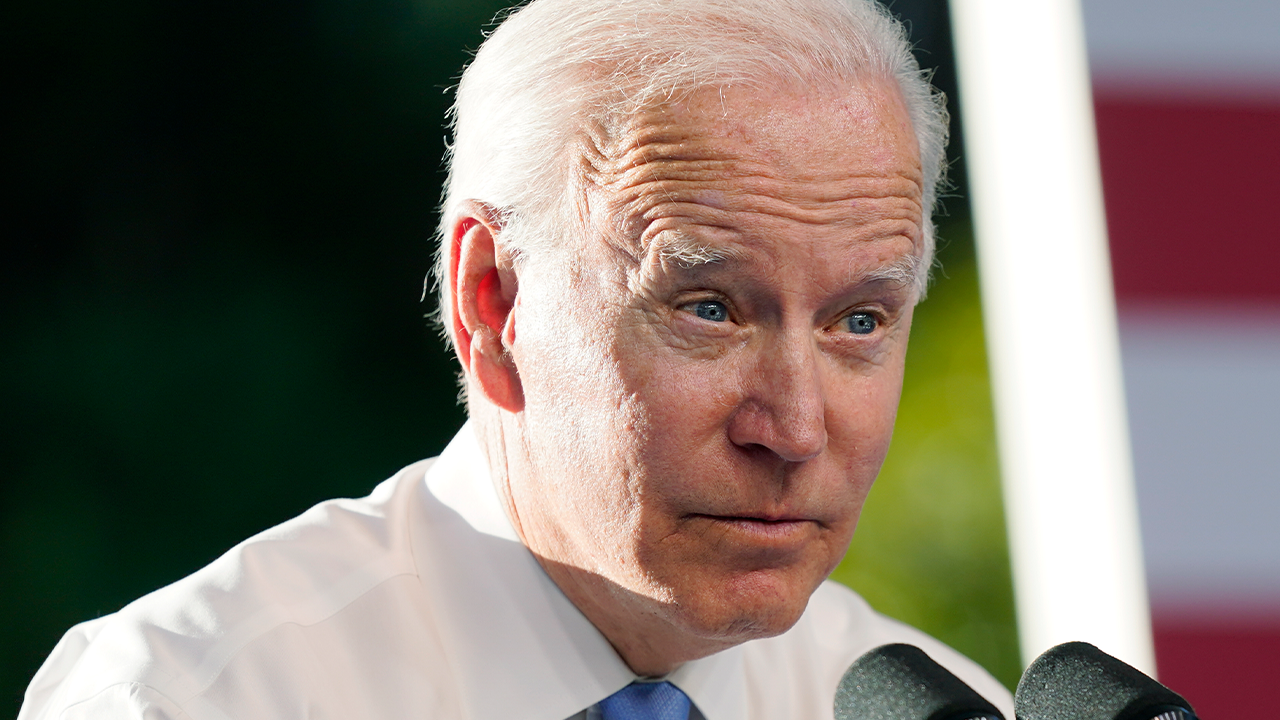 Biden’s winter COVID-19 policy: Safety vs. freedom