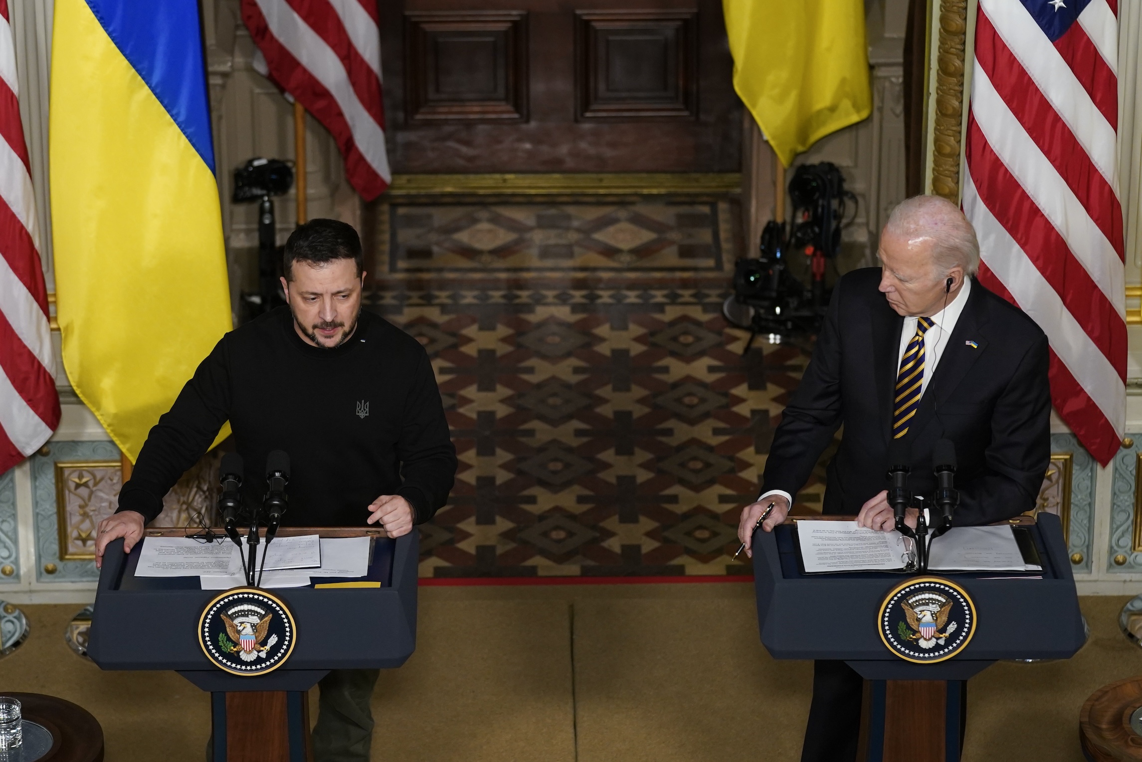 Volodymyr Zelenskyy,Joe Biden
