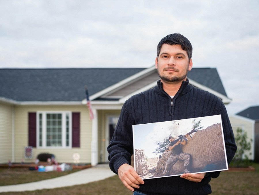 Bill Bee holds famous photo of himself.jpg