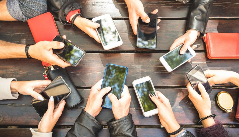 Counterfeit iPhones take bite out of Apple