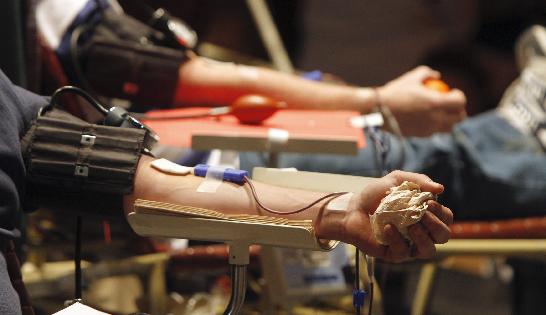 Blood centers on life support amid donation shortage