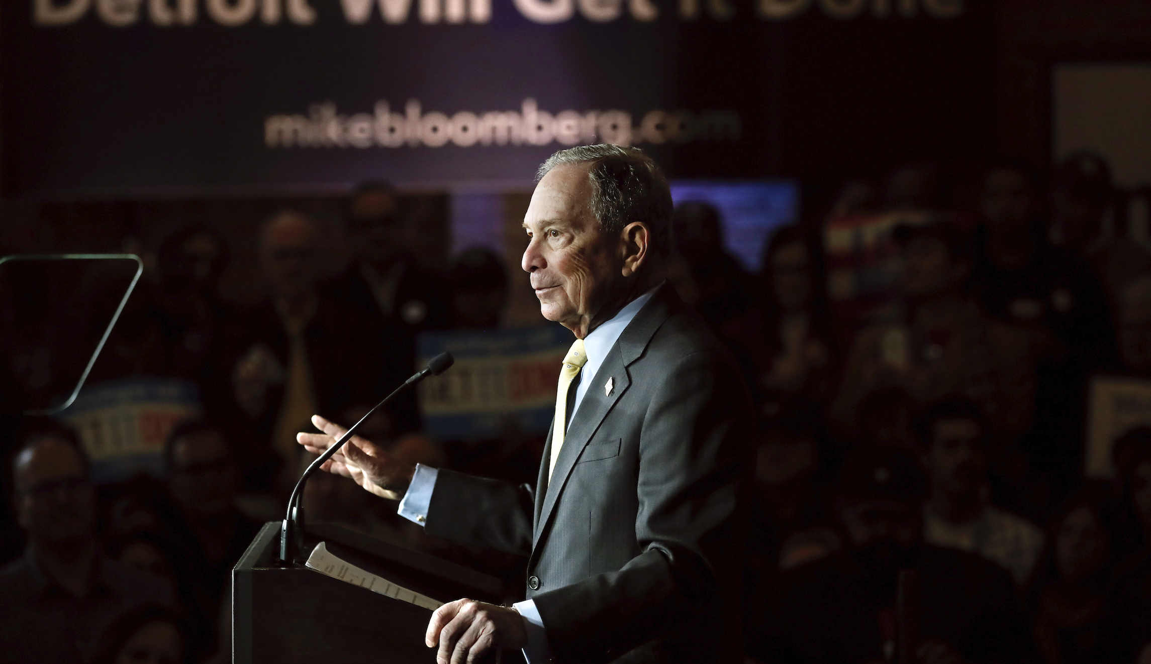 Bloomberg big-spending campaign looms over top 2020 Democrats