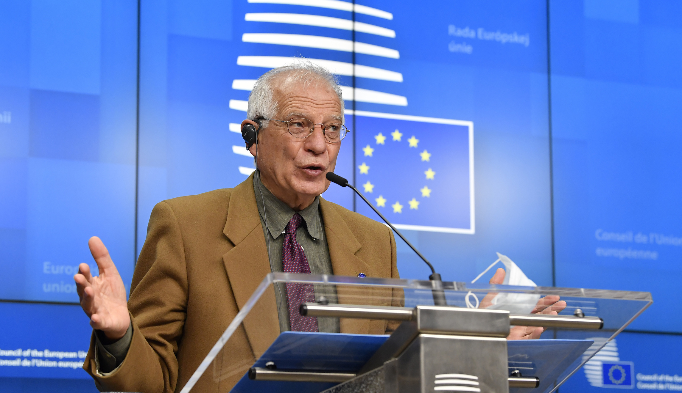Top EU official invites China to mediate between Russia and Ukraine