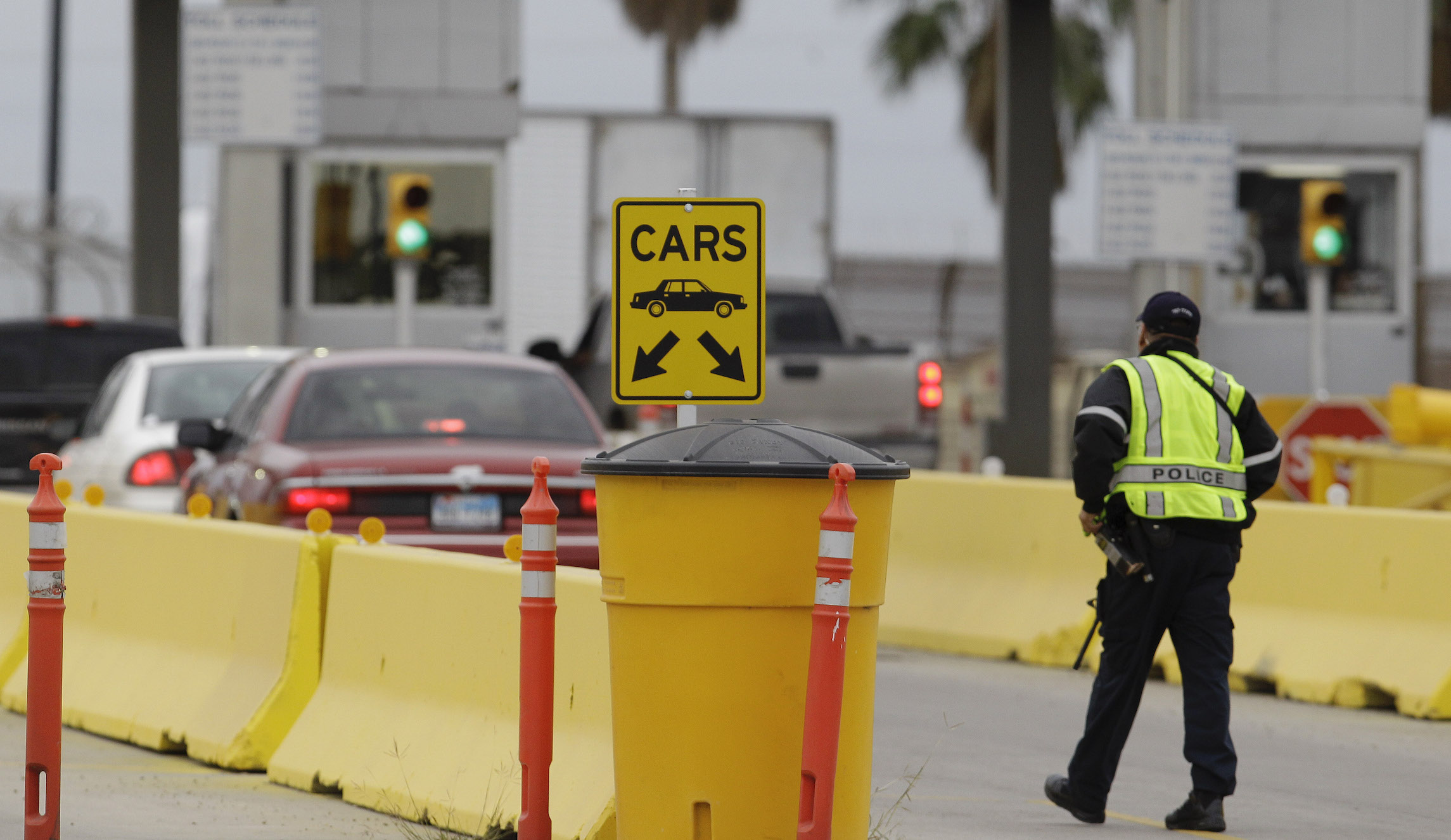 Mexican man trying to make asylum claim slits throat at Texas border after being turned away