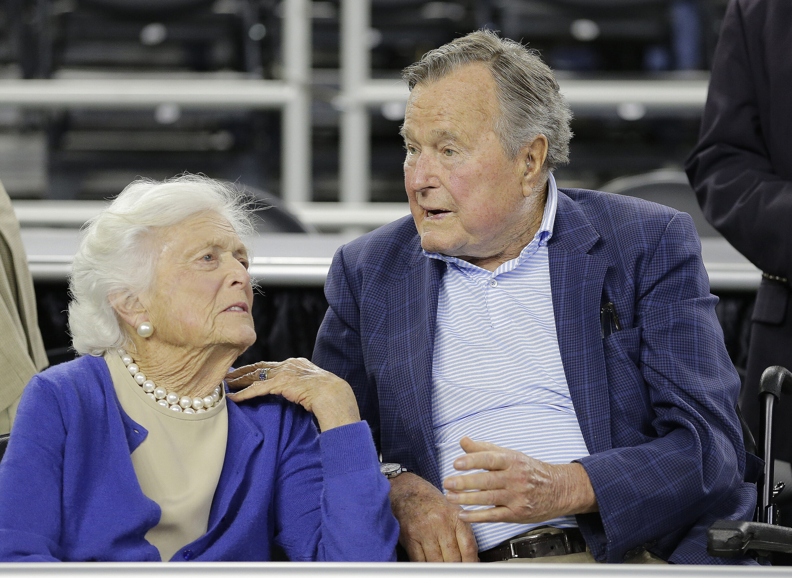 No surgery for George H.W. Bush after fall