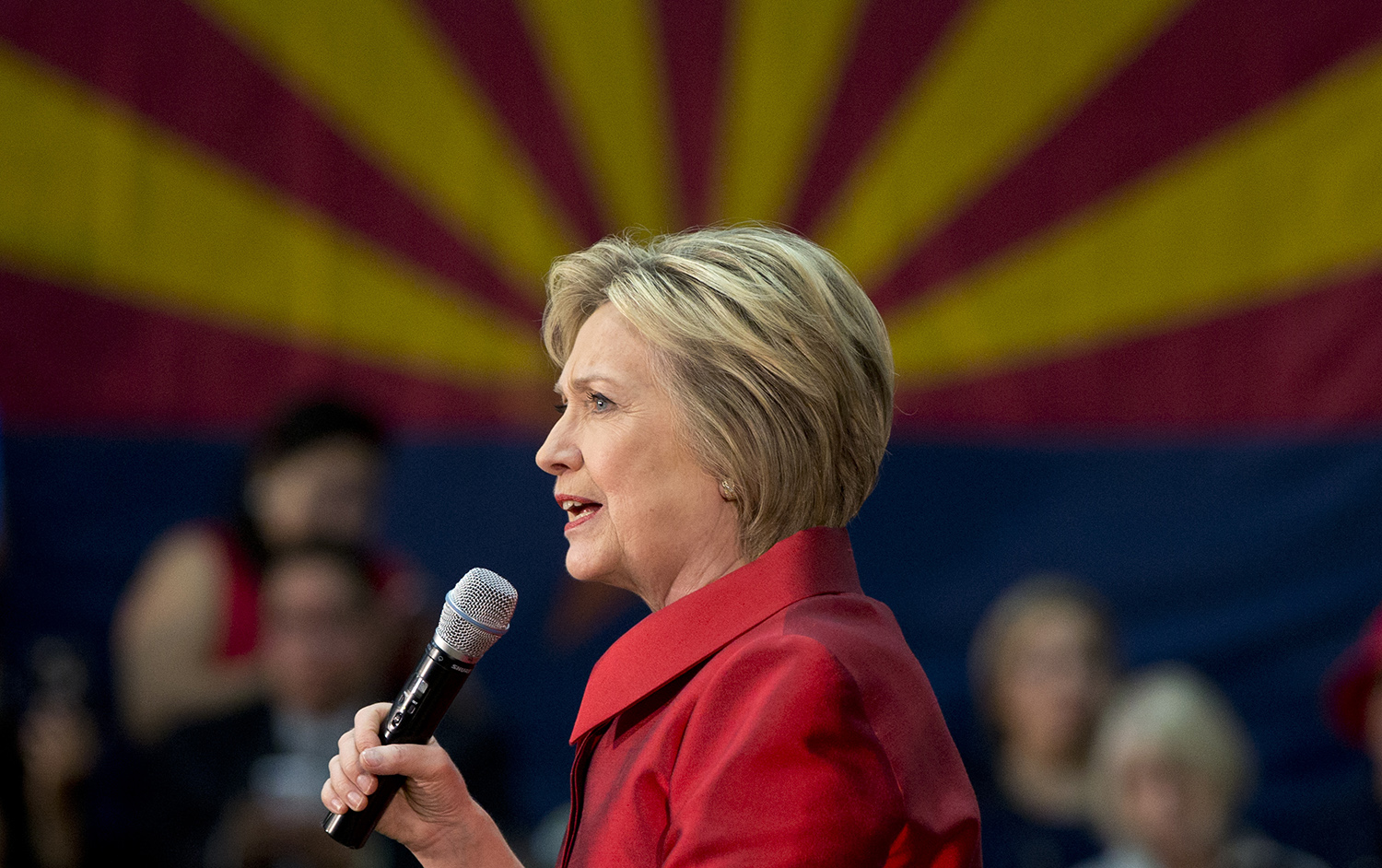 Clinton leads Trump in deep red Arizona