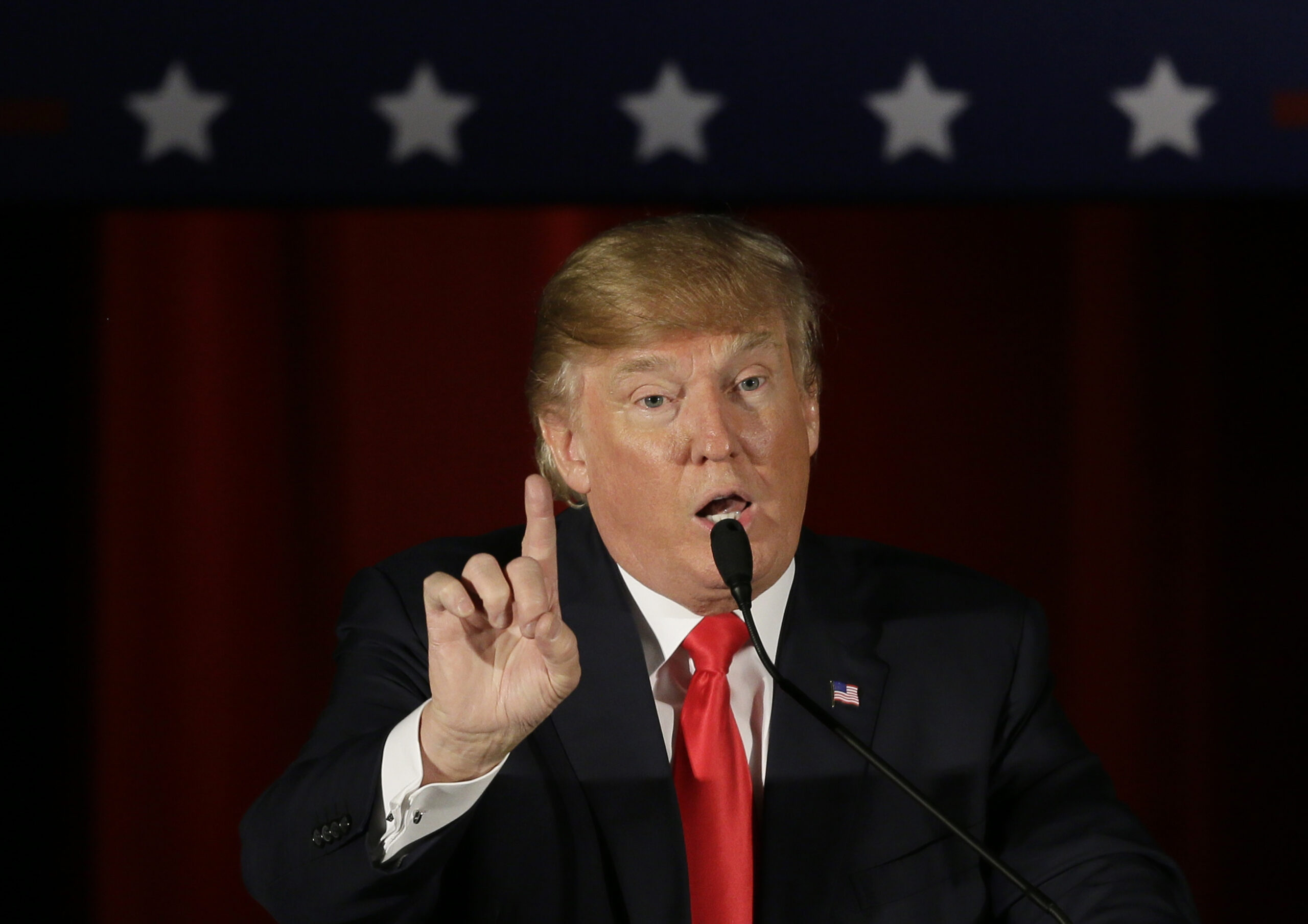 Trump: Clinton should apologize for saying he’s an ISIS recruiter