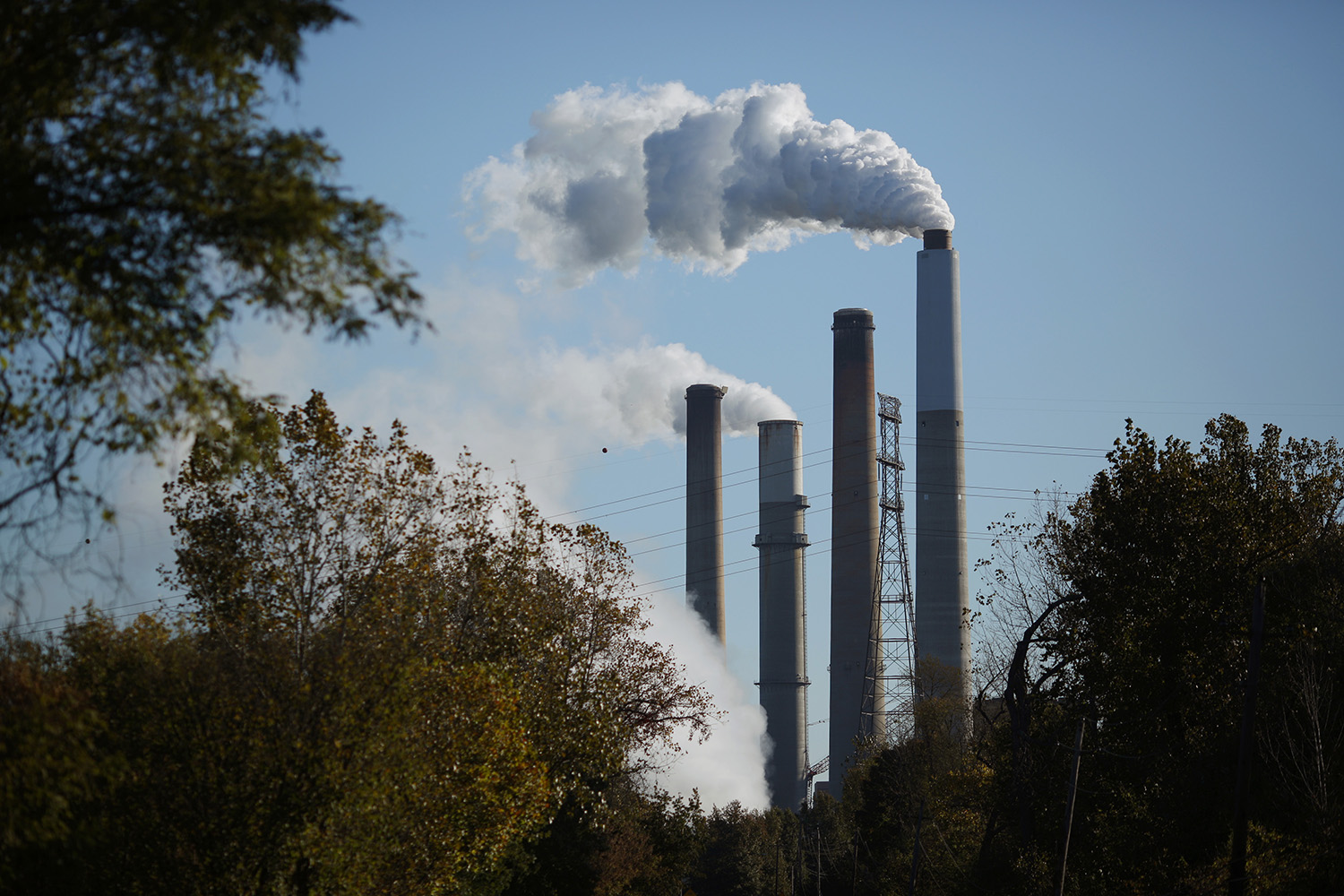Clinton wary of backing Dems’ carbon tax platform