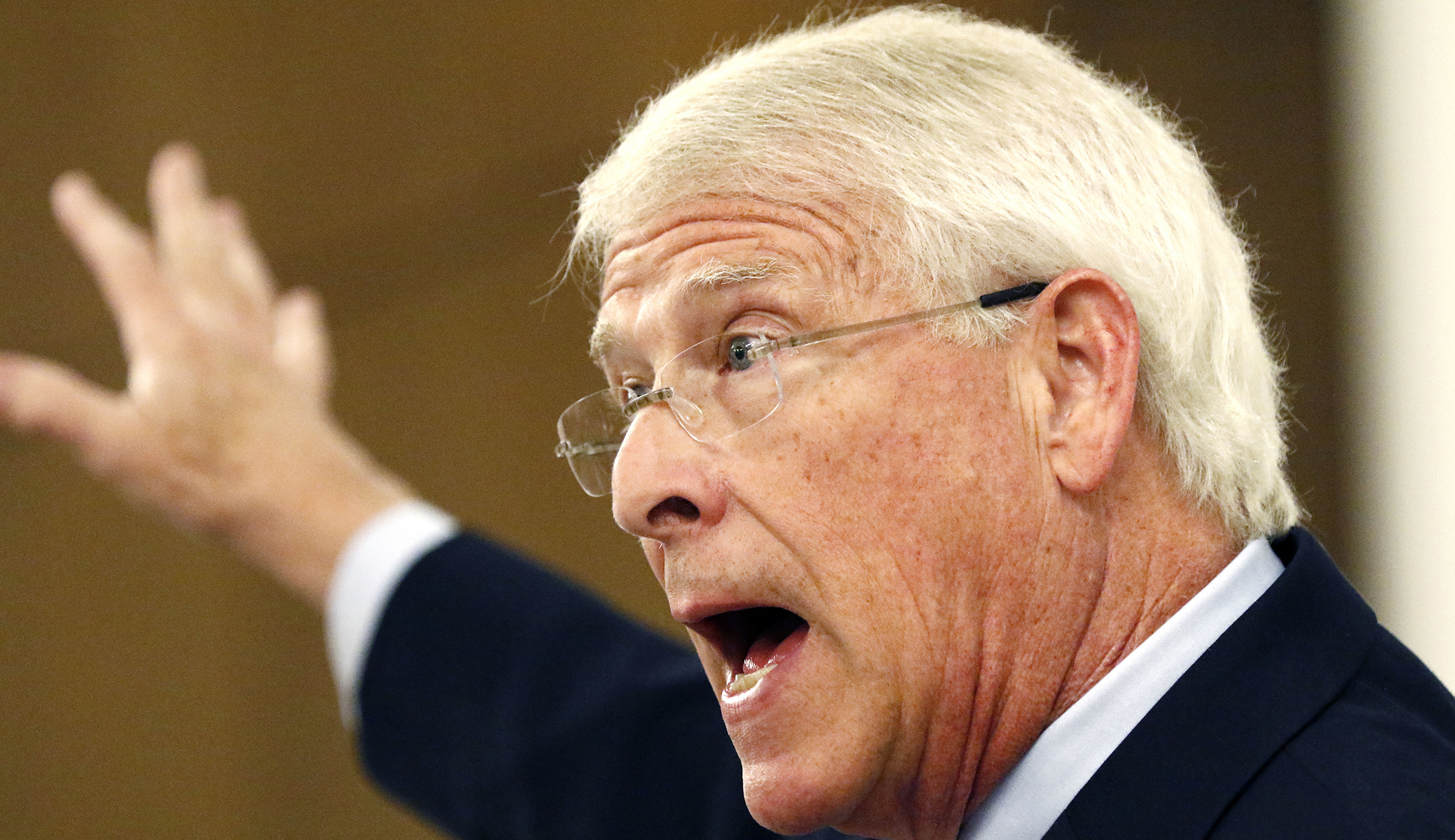 Sen. Roger Wicker retweets Trump onto highway billboards. Will it help? Ask Luther Strange