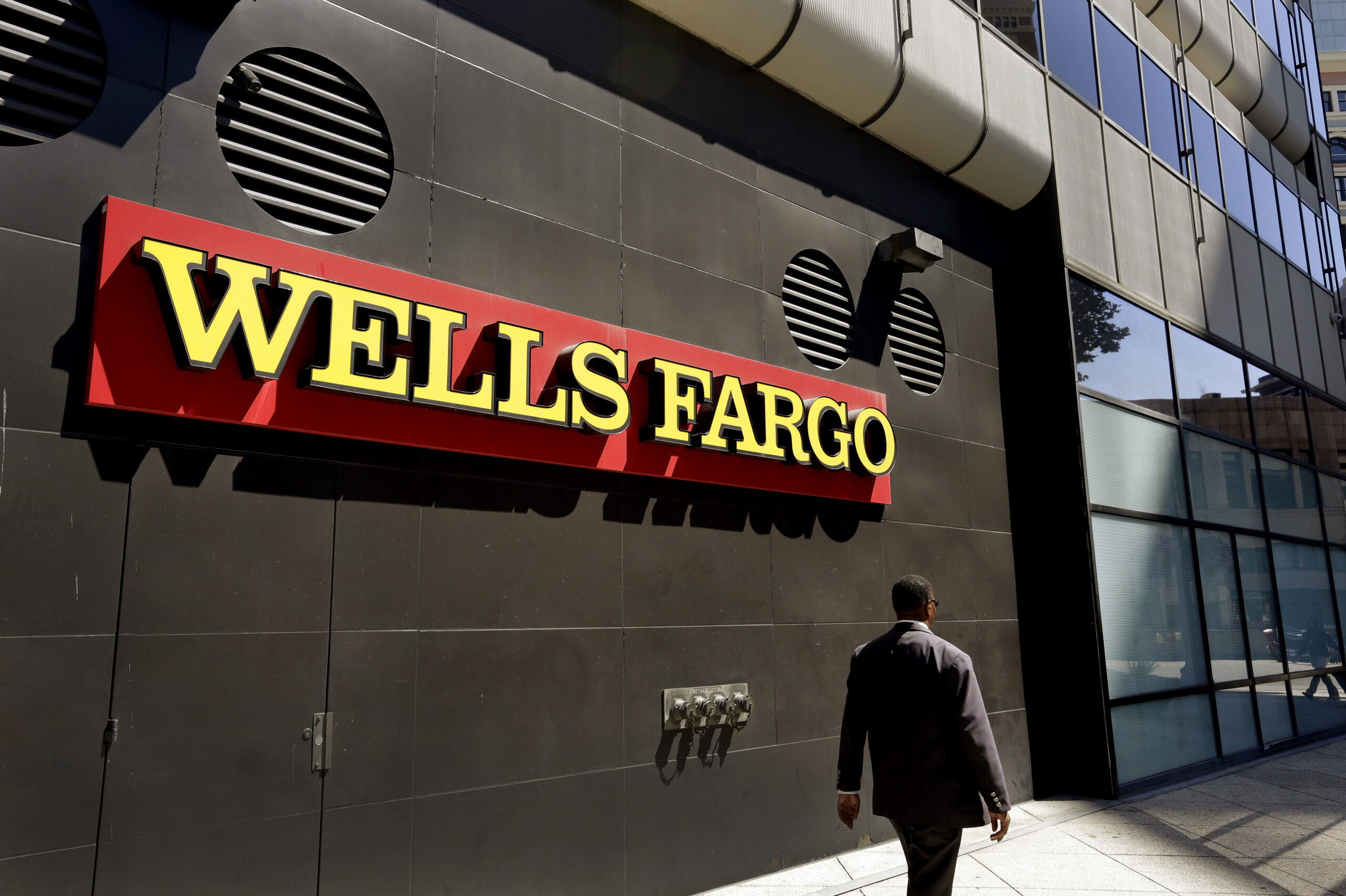 Wells Fargo fined $100 million for illegally creating accounts to soak customers