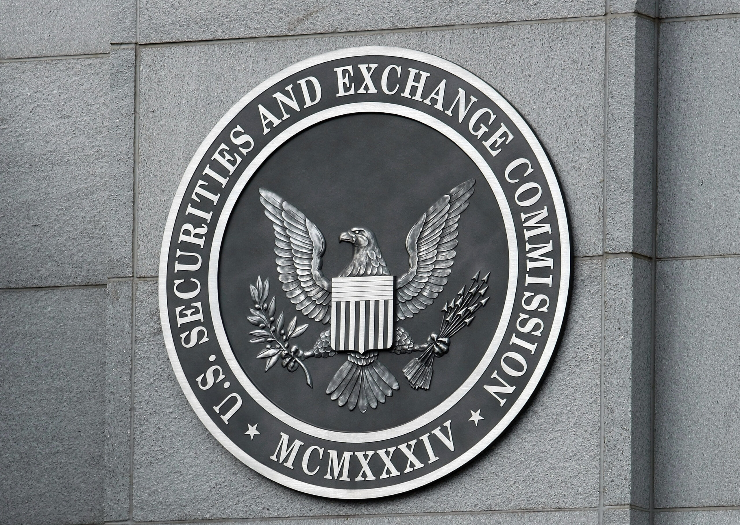 Study finds SEC staff sold shares before settlements made public