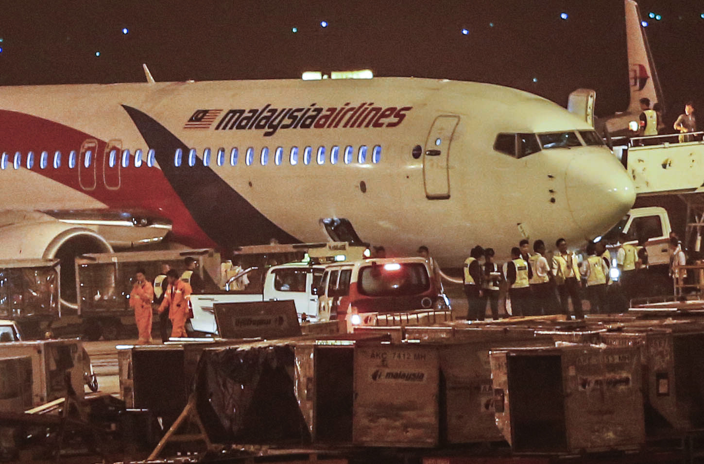 Australia signals deeper search for Malaysian jet