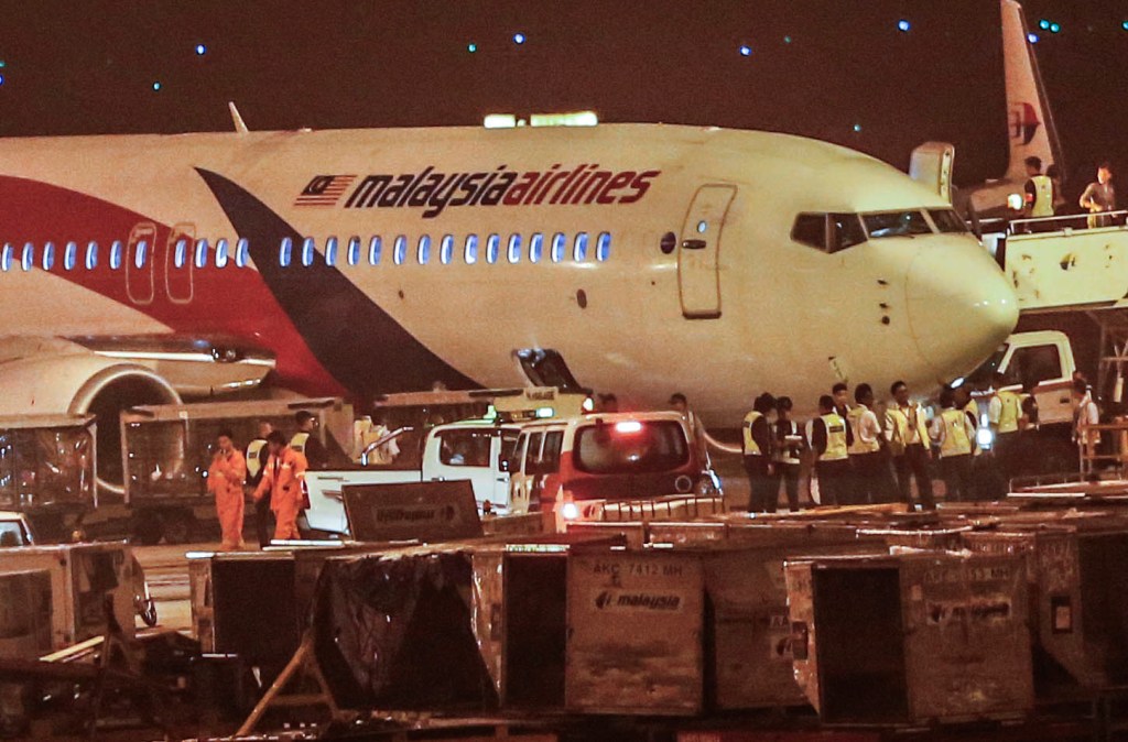 Australia signals deeper search for Malaysian jet