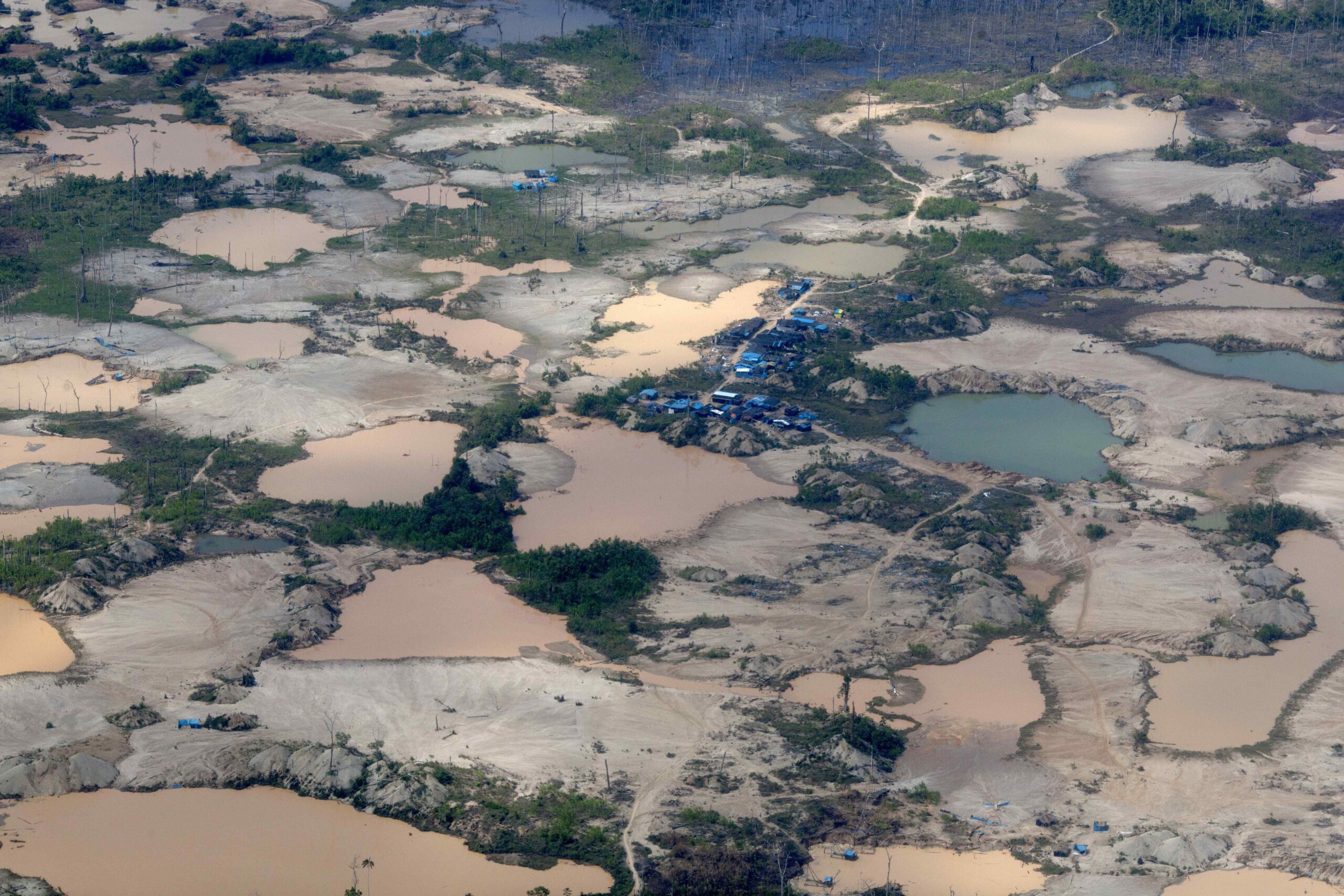 Deadline lapses in Peru for illegal gold miners