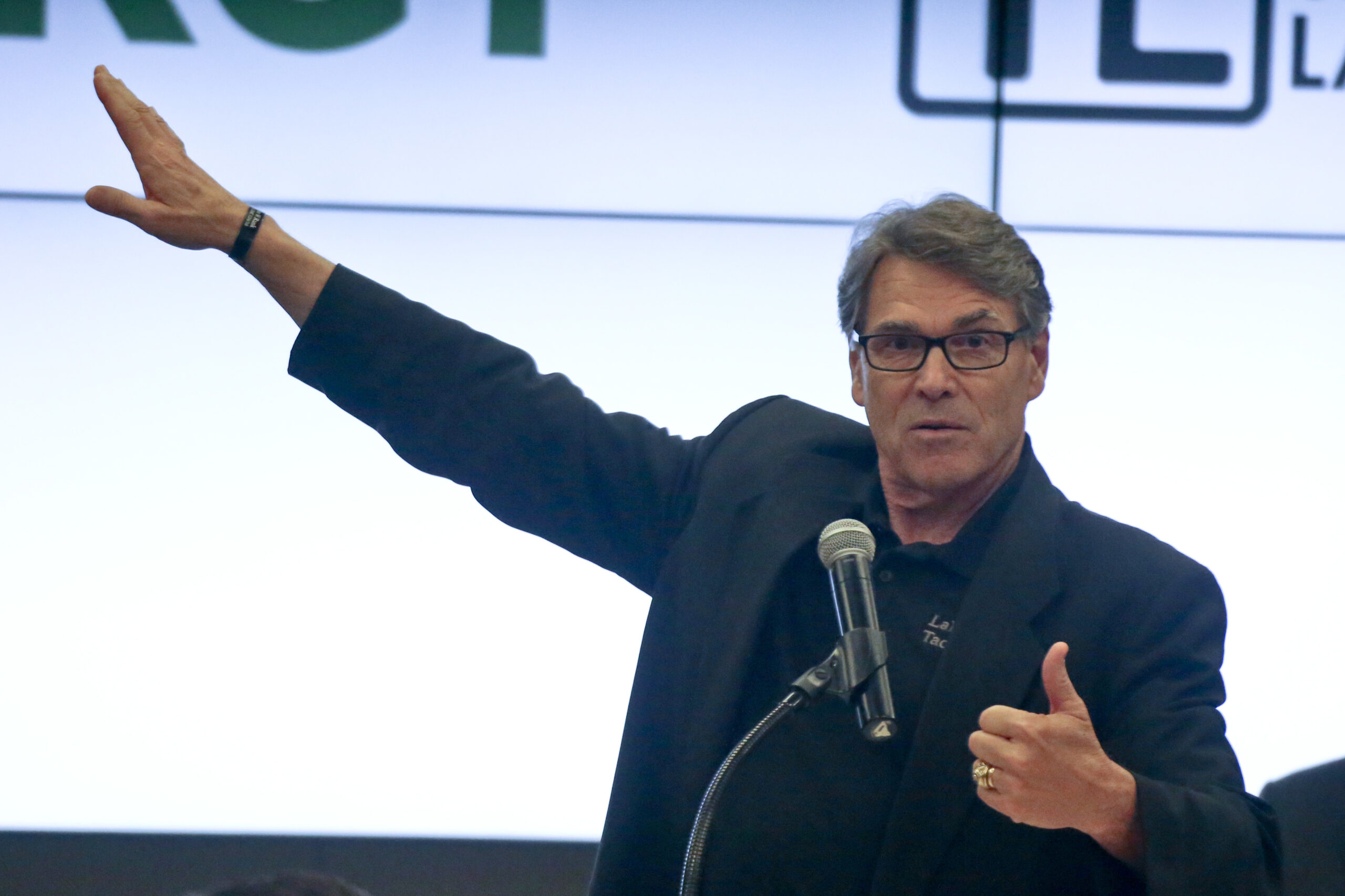 Rick Perry’s draft study OKs solar and wind: Report