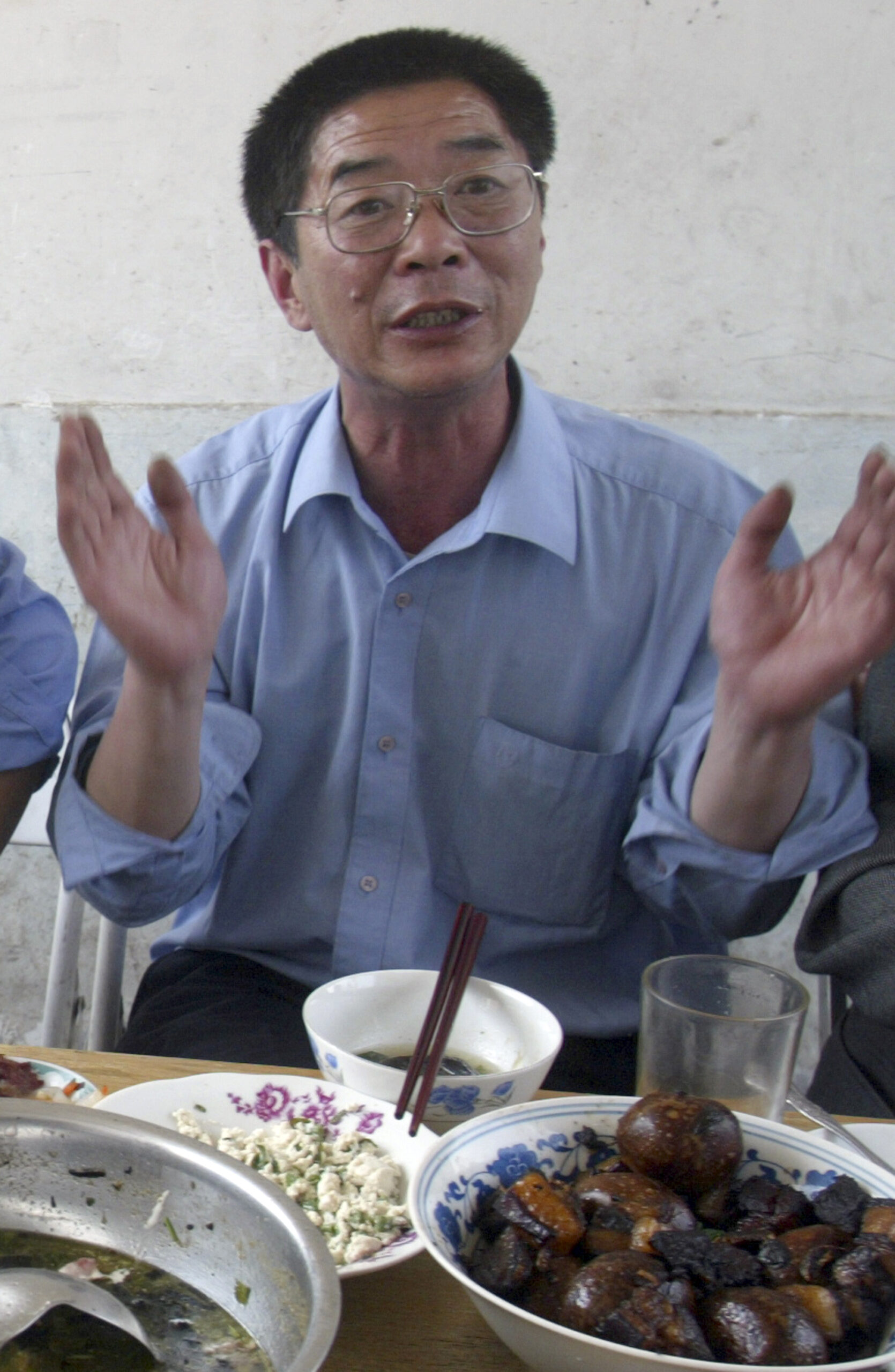 China detains man who wrote for foreign website