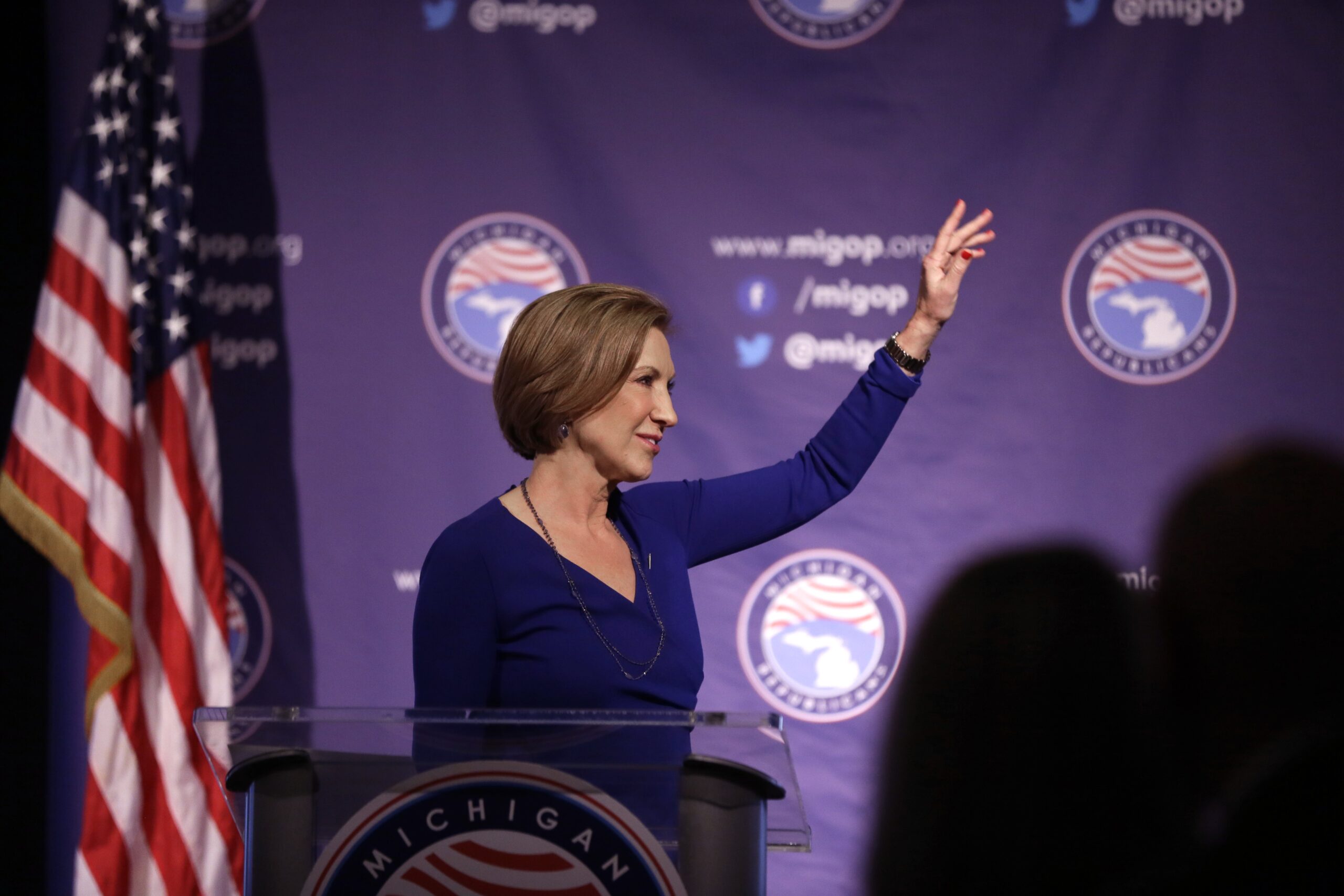 Fiorina rises in new poll, Walker plummets