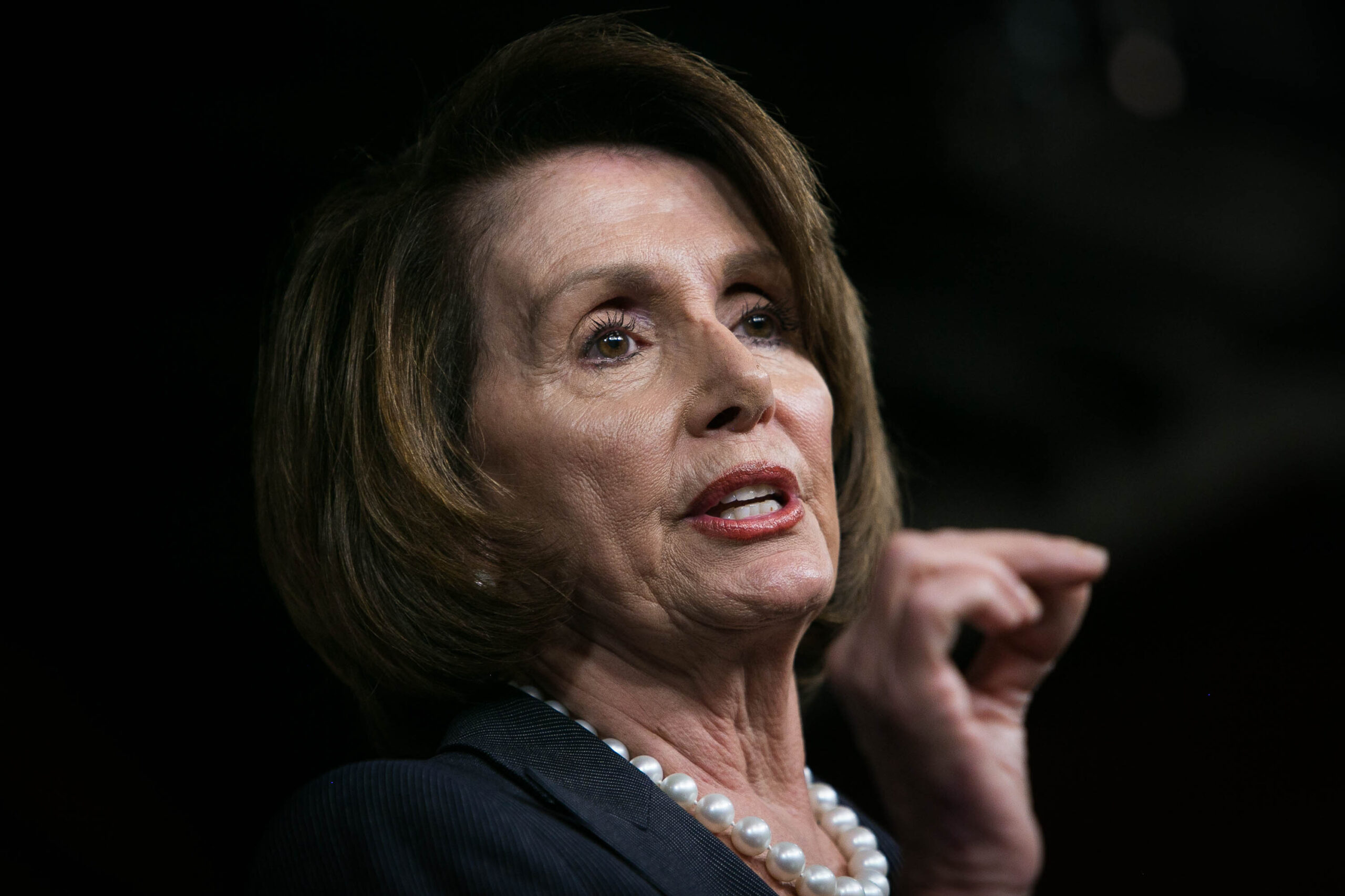 Pelosi warns GOP about booting Trump