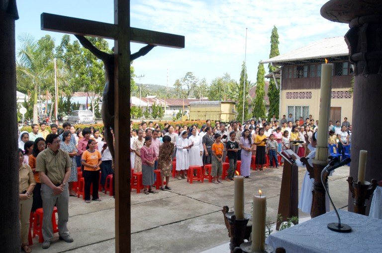 The 18-year-old man rushed the altar and attempted to detonate a backpack bomb. (AP Photo/ Achmad Ibrahim)