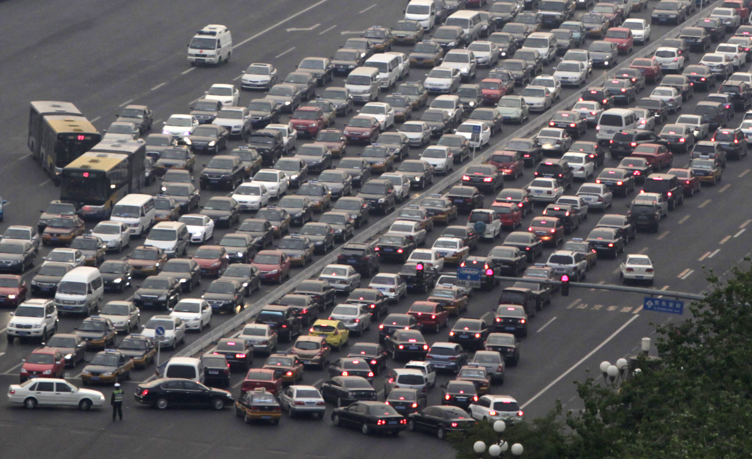 China to take 6 million older vehicles off roads