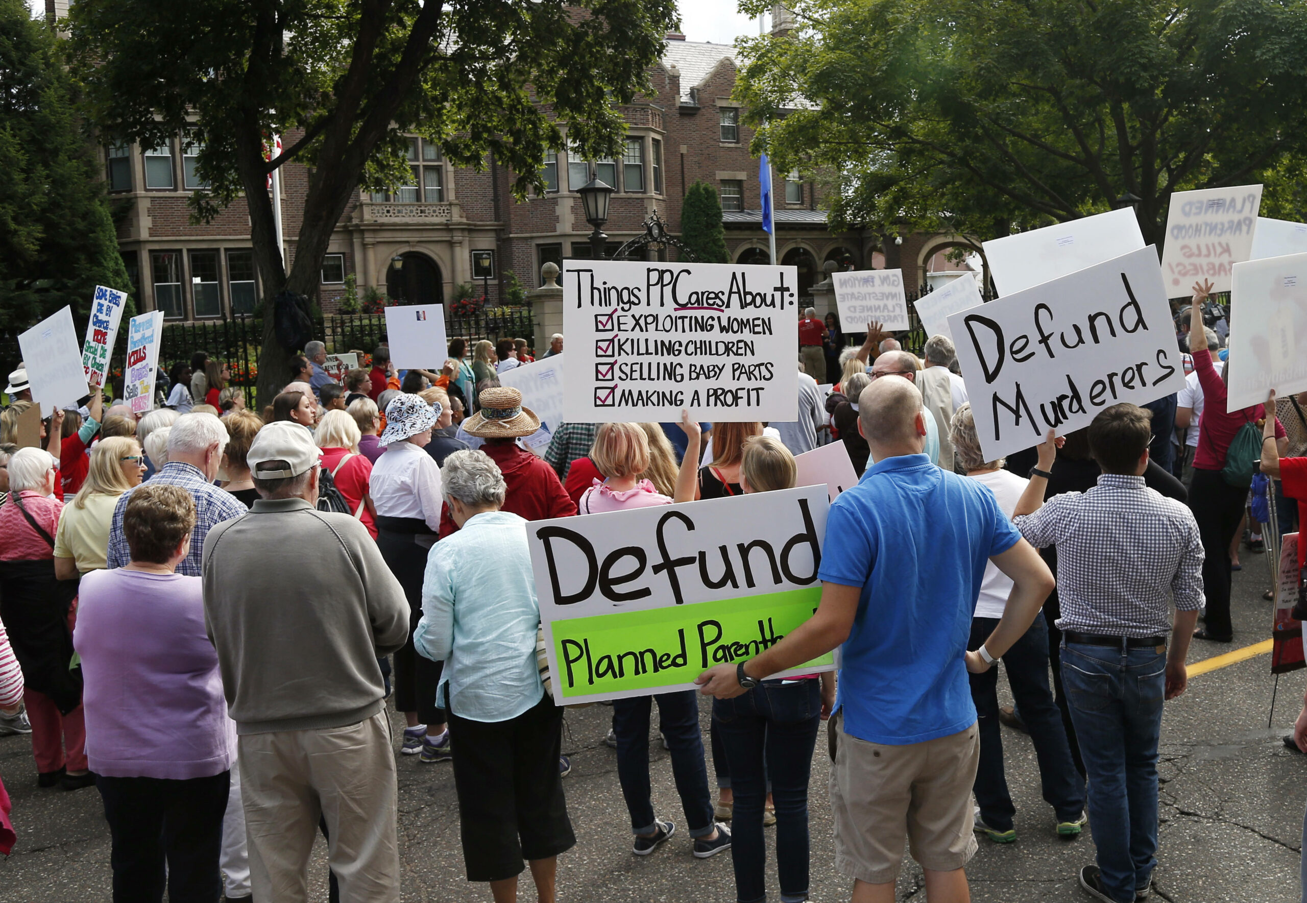 Maker of Planned Parenthood videos faces legal challenges