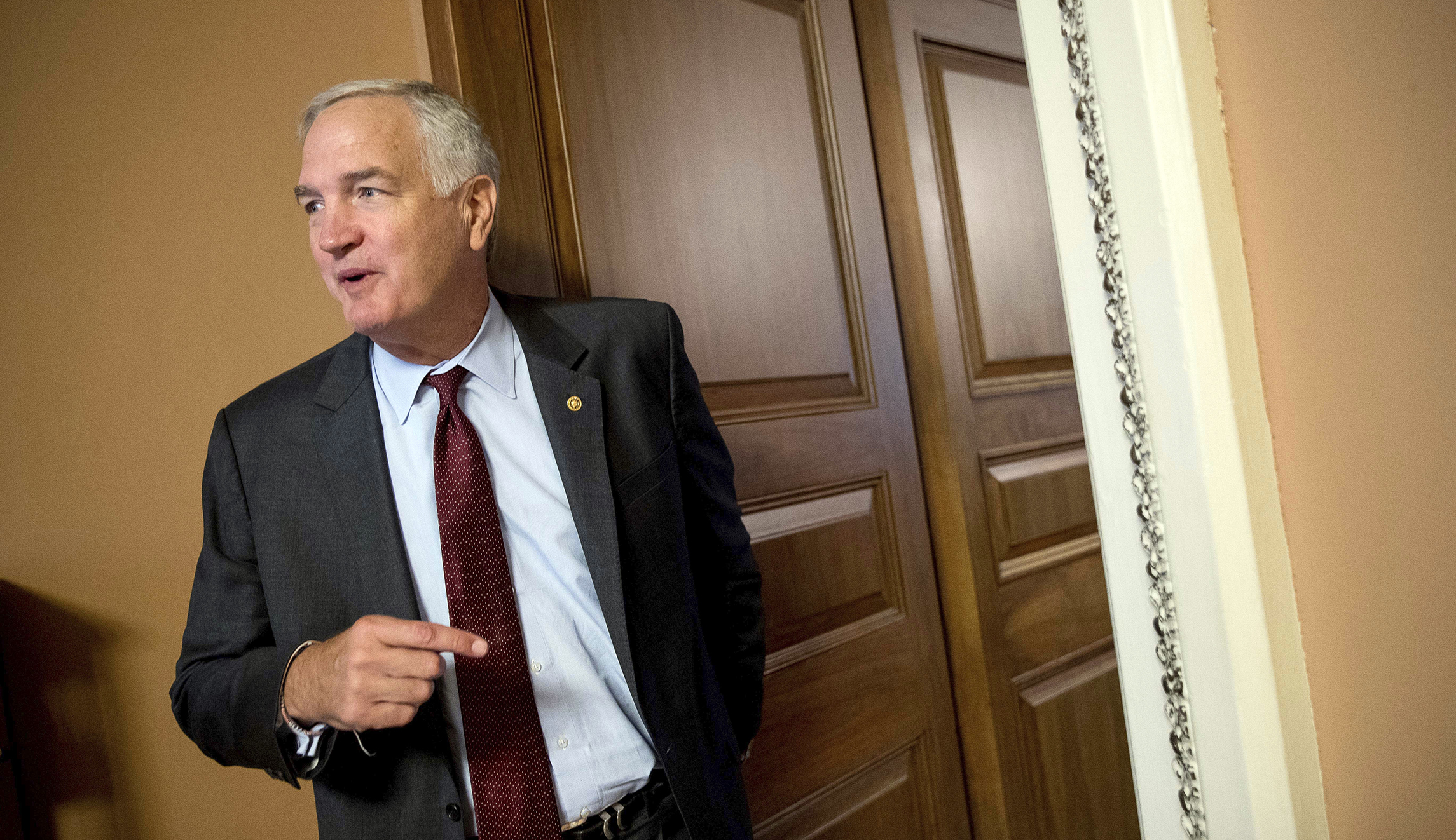 Trump works the phones for Sen. Luther Strange in Alabama’s Senate election