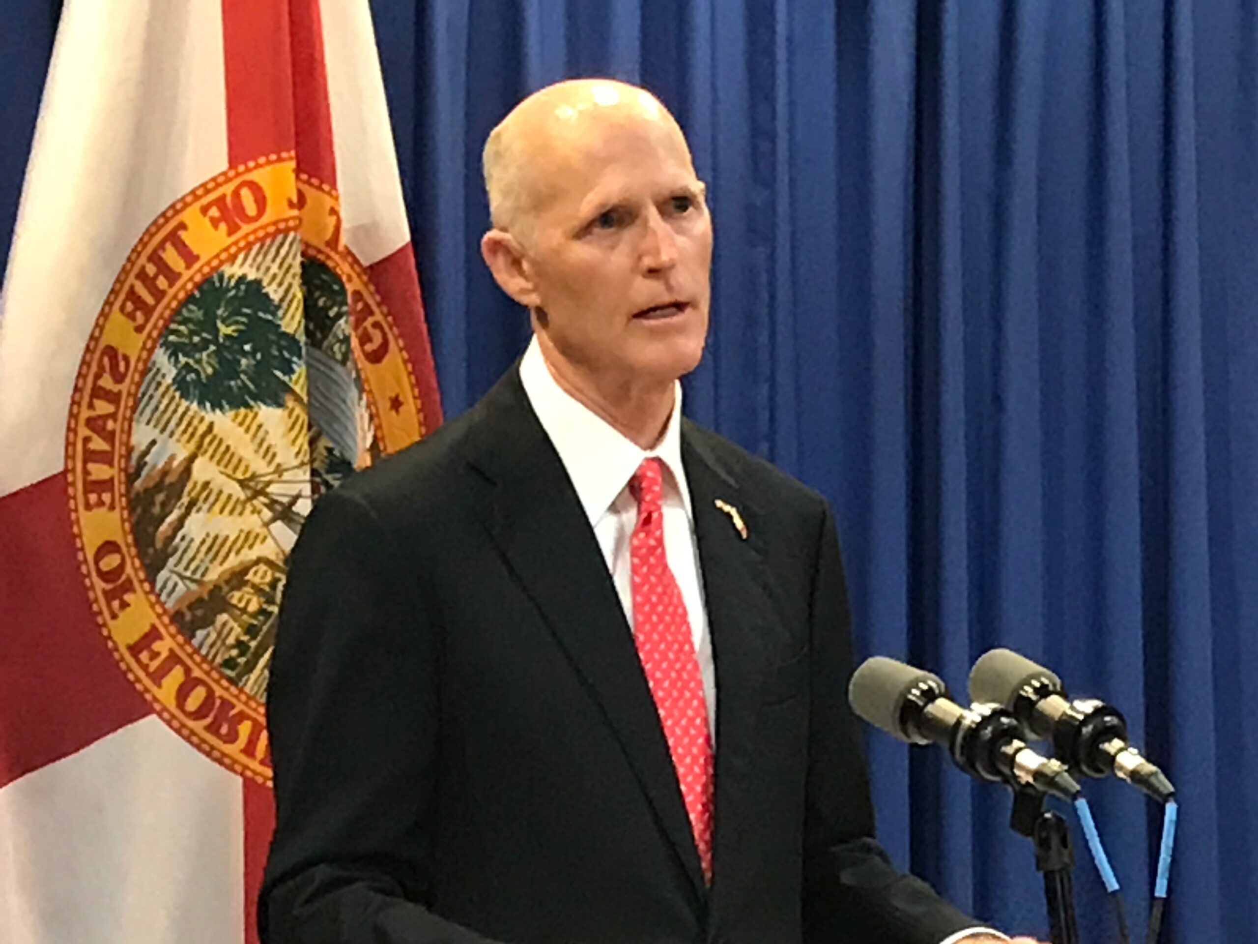 Rick Scott’s theatrical sign language interpreter steals show at Irma presser