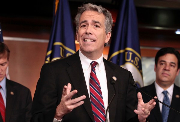 ‘Absolute incompetence’: GOP primary challenger Joe Walsh pounds Trump on immigration