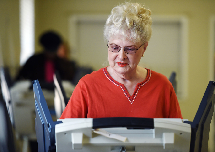 How women voted in Michigan and Mississippi