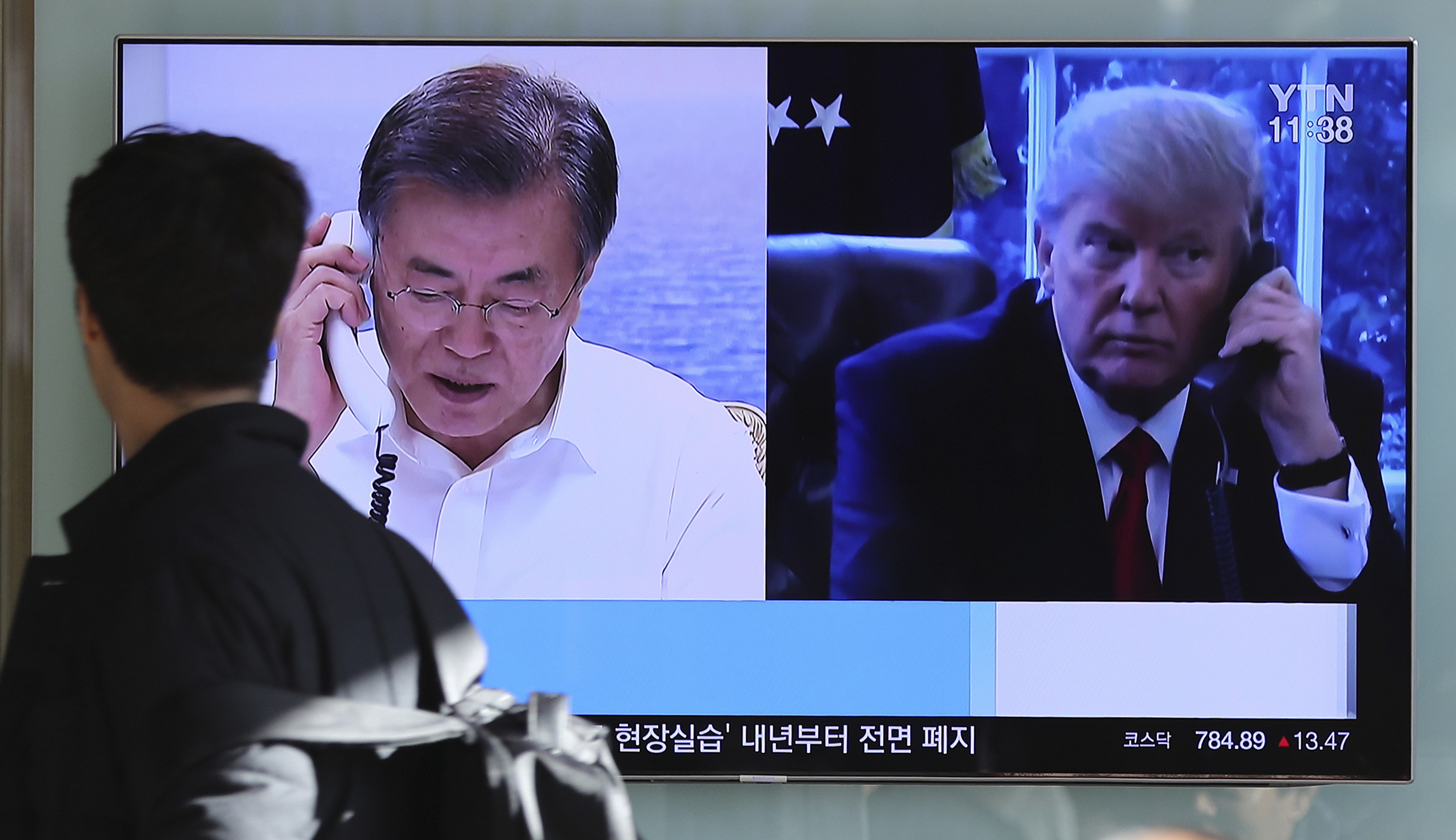 Trump, South Korean president discuss potential denuclearization talks with North Korea