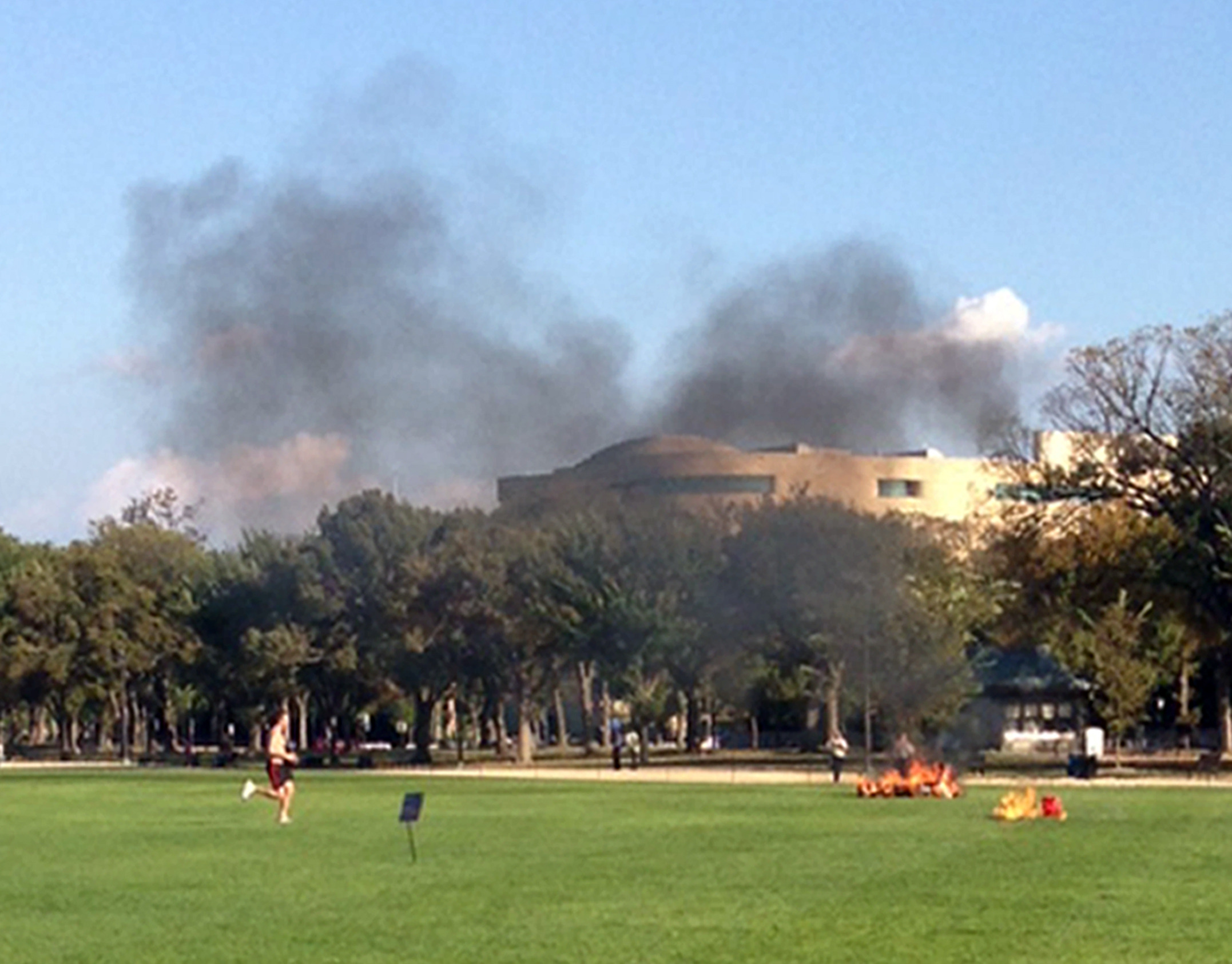 Man sets himself on fire on the National Mall
