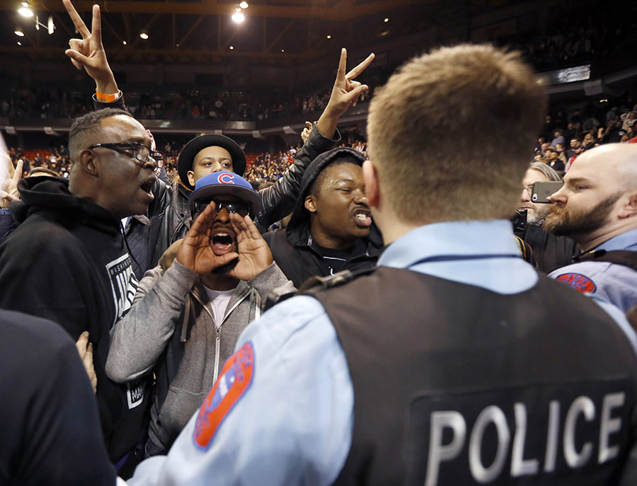 Byron York: Do Trump’s rivals benefit by blaming him for Chicago chaos?
