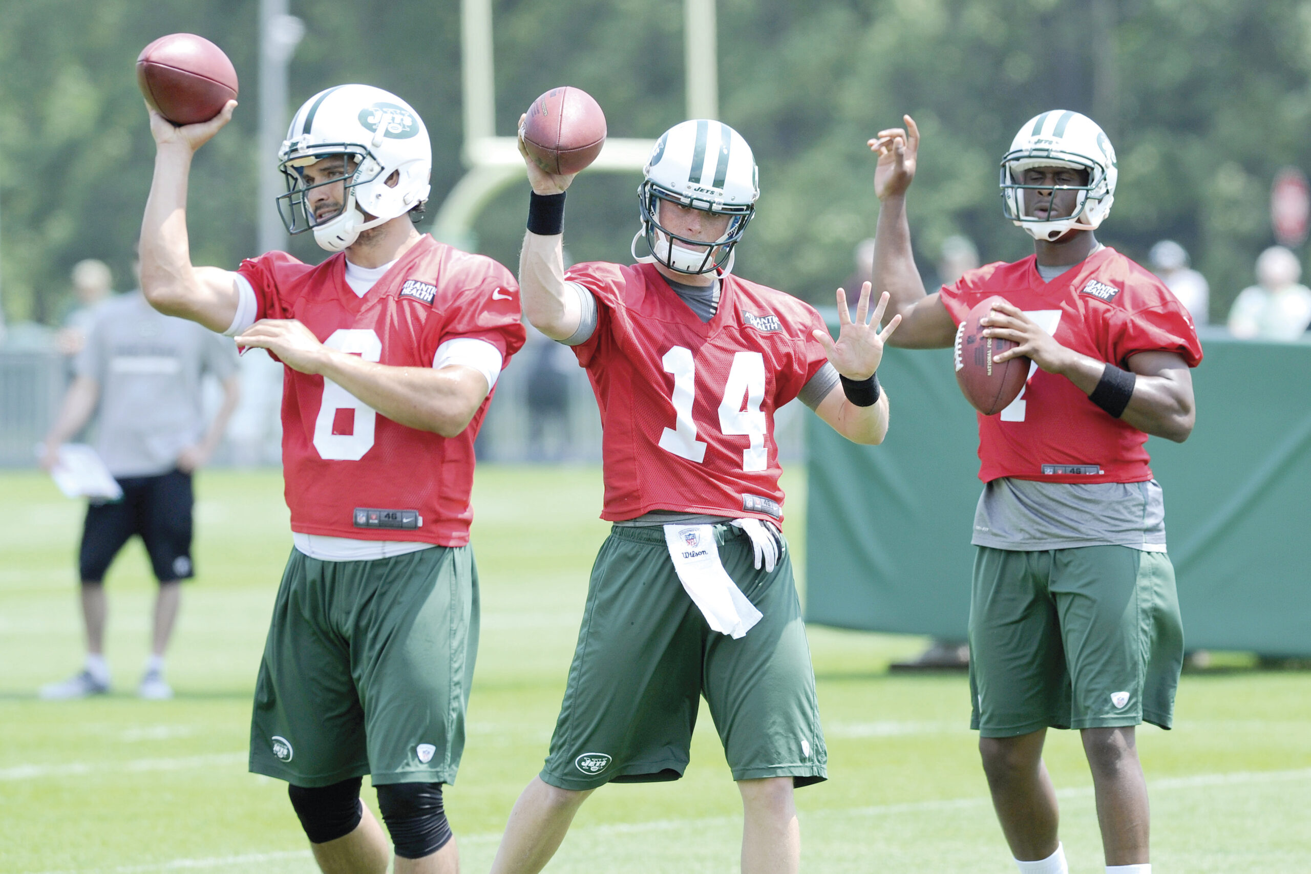 Mark Sanchez, Geno Smith jockey for Jets’ starting role